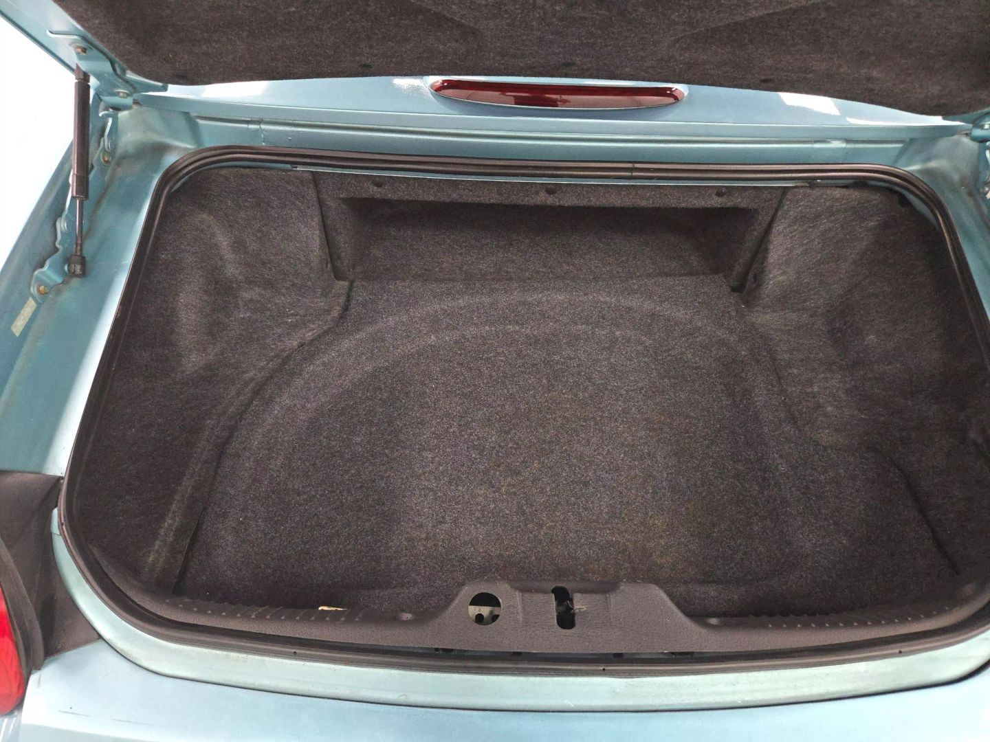 2002 Ford Thunderbird - Image 10