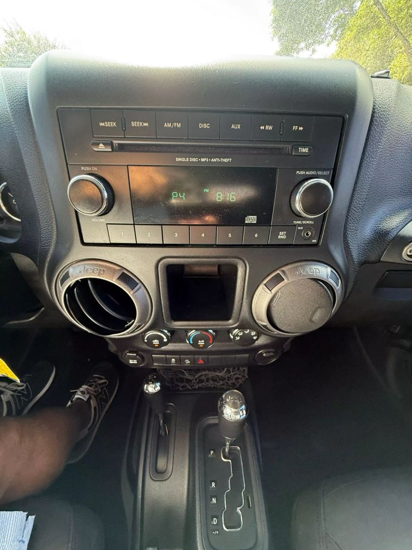 2015 Jeep Wrangler - Image 21