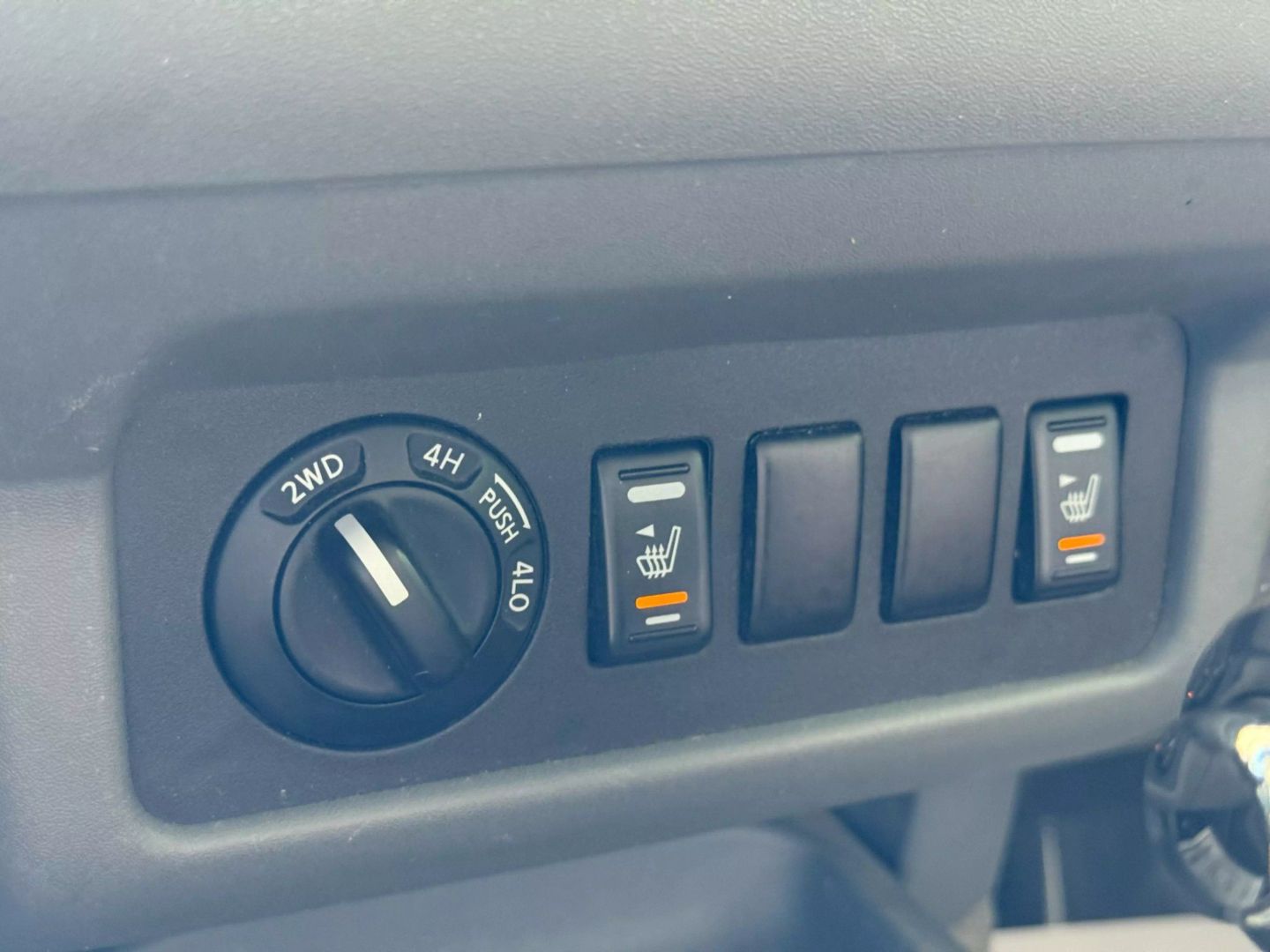 2005 Nissan Frontier Crew Cab - Image 29