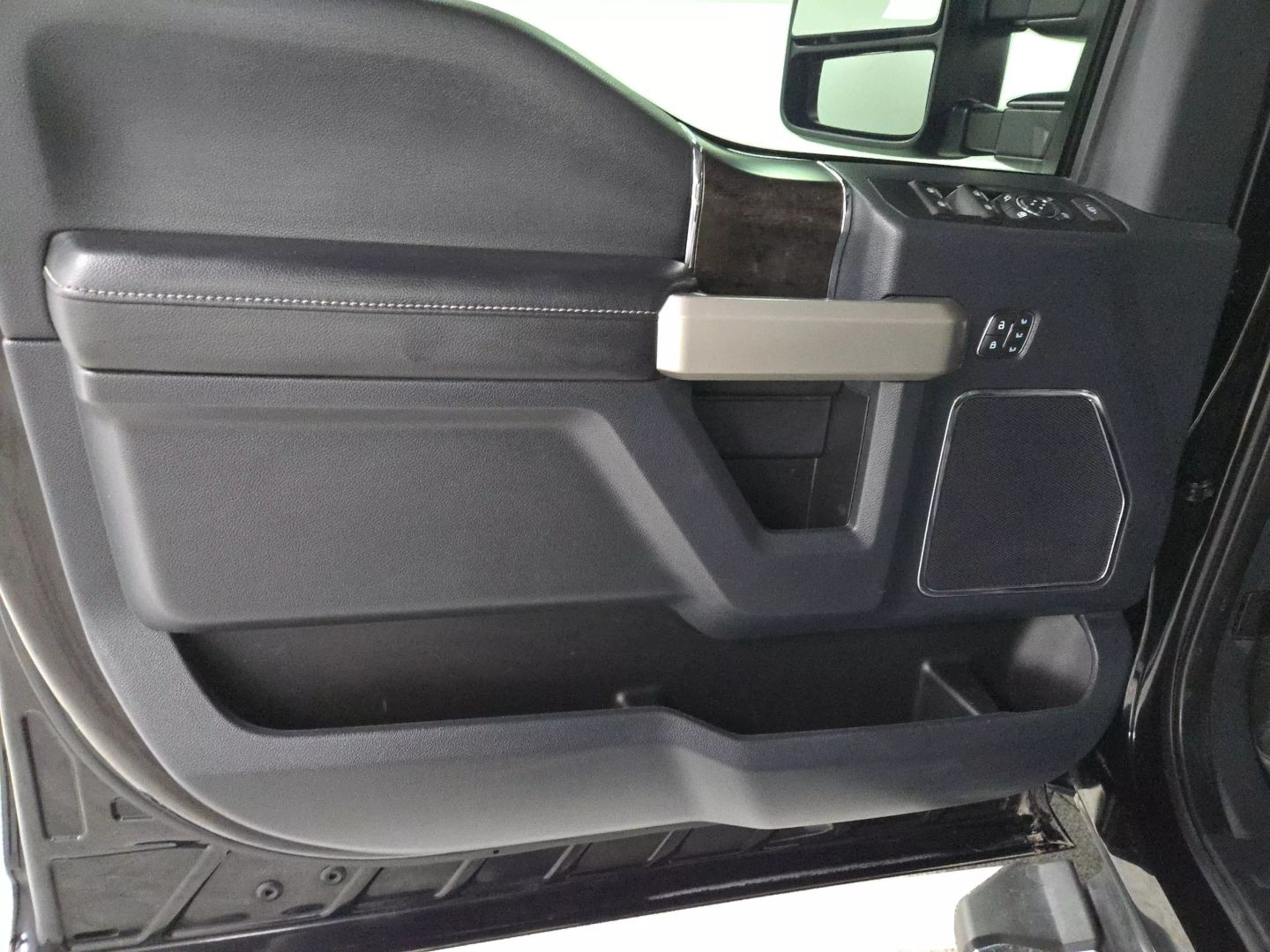 2022 Ford F250 Super Duty Crew Cab - Image 21