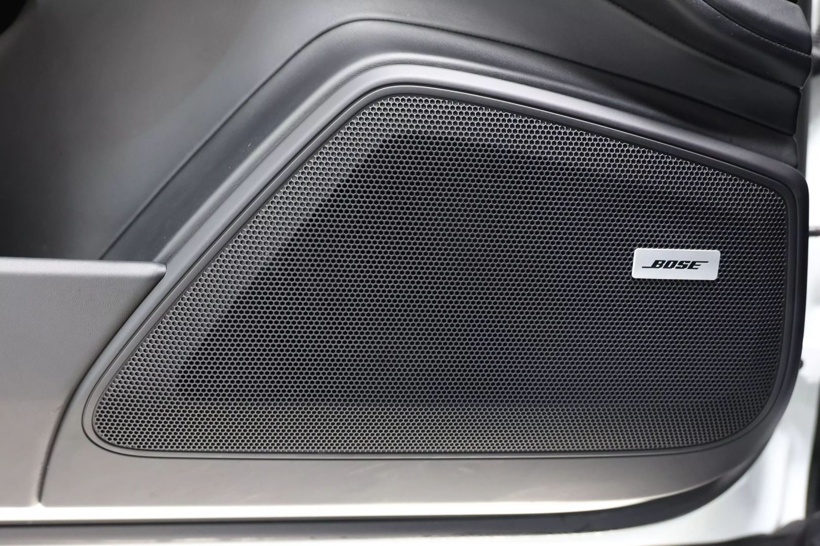 2020 Porsche Panamera - Image 12