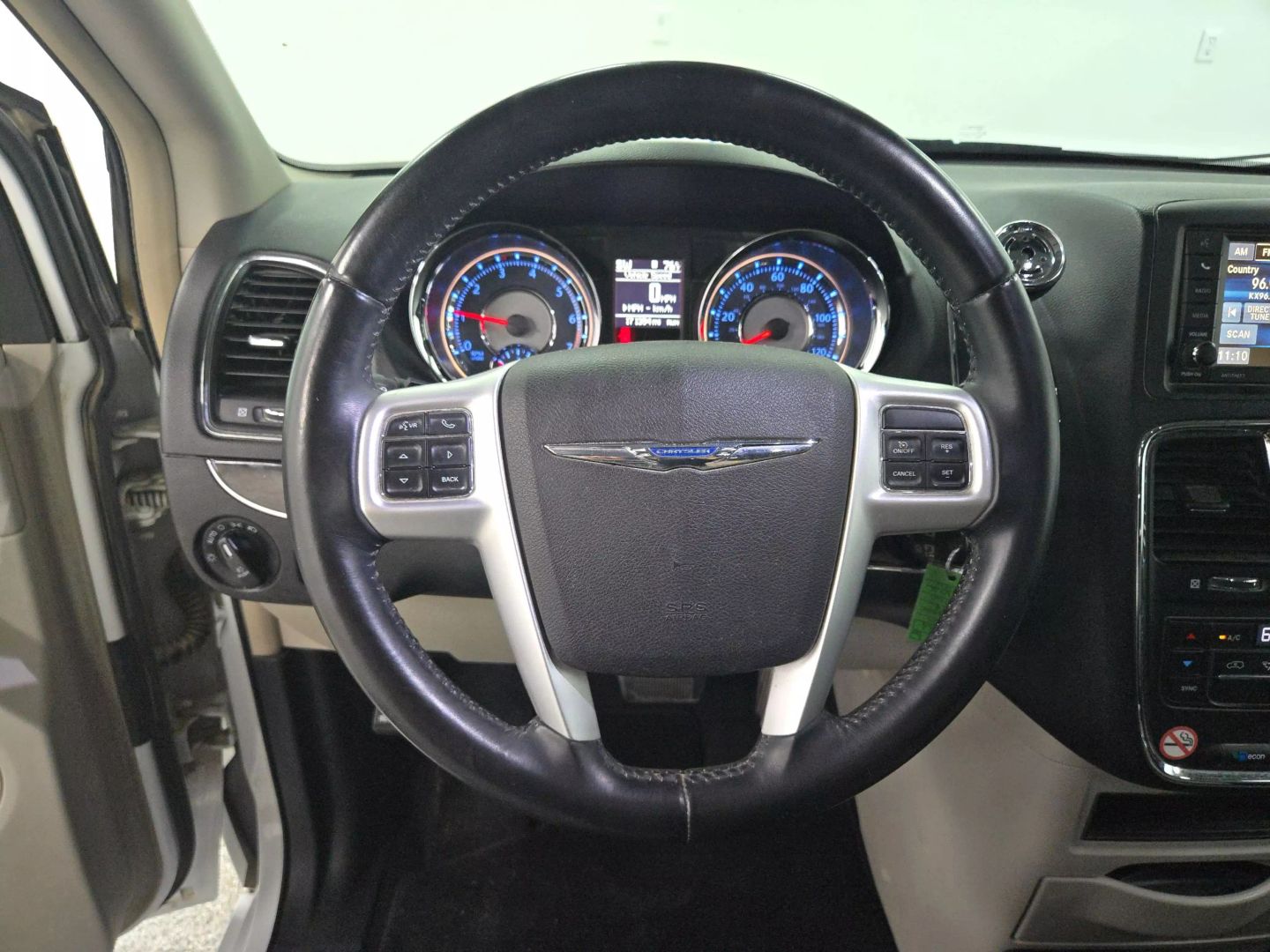 2015 Chrysler Town & Country - Image 17