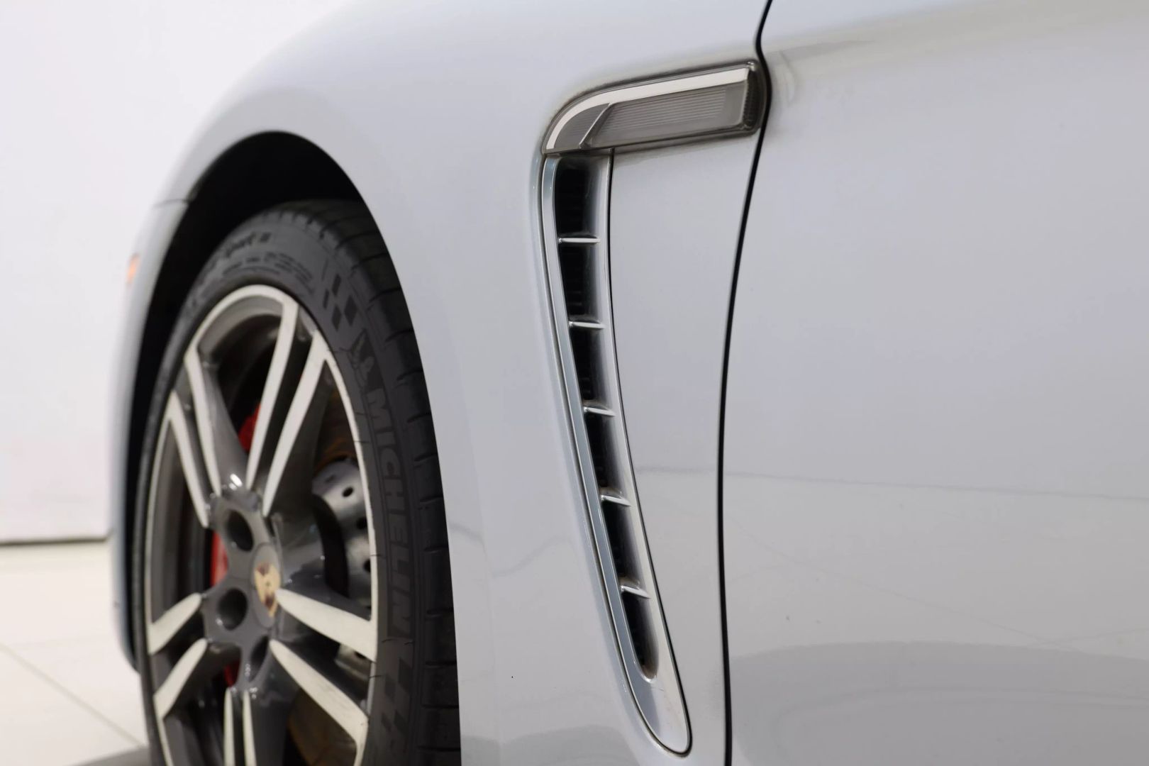 2014 Porsche Panamera - Image 125