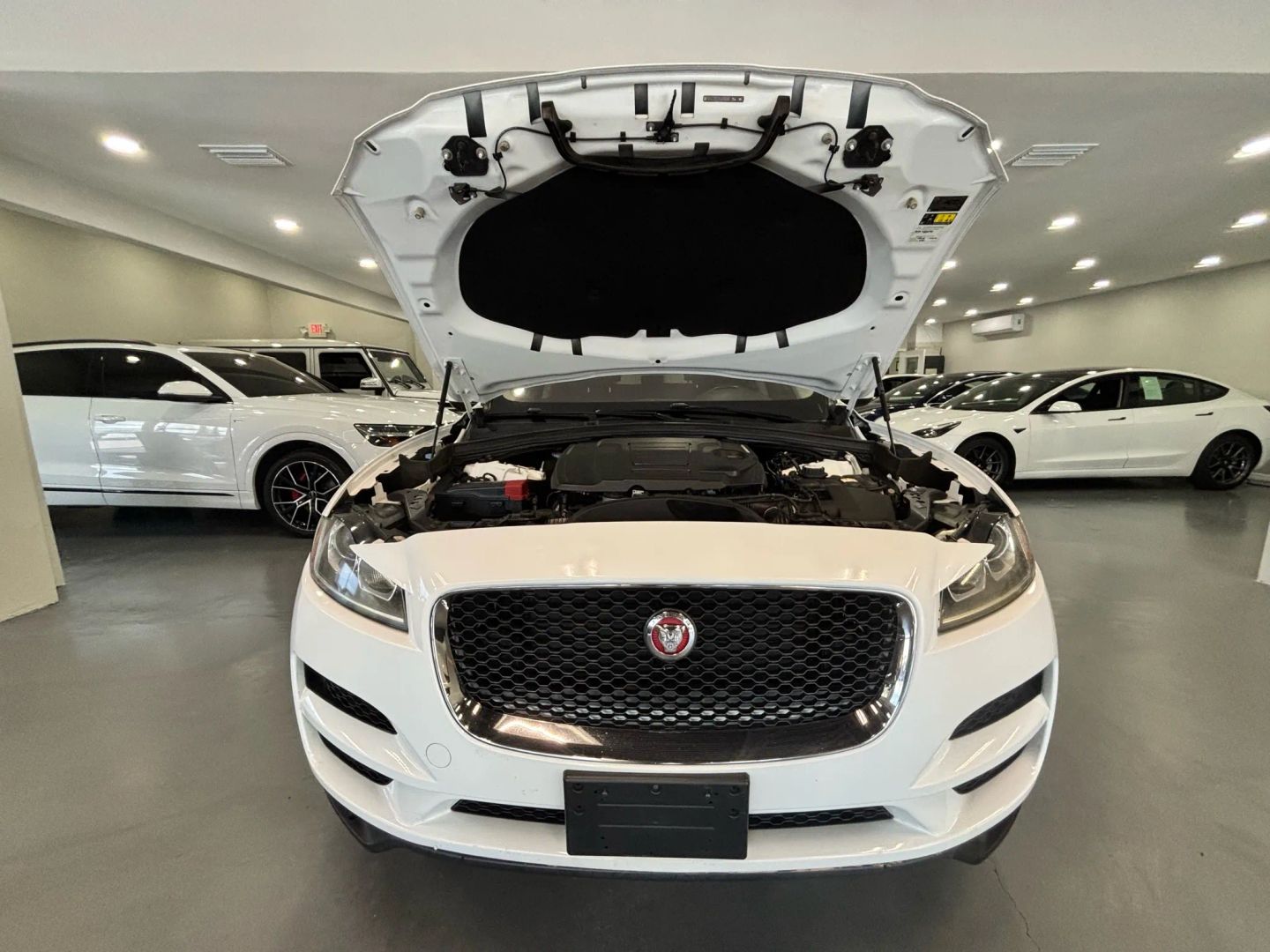 2018 Jaguar F-pace 30t Premium Sport Utility 4d - Image 39