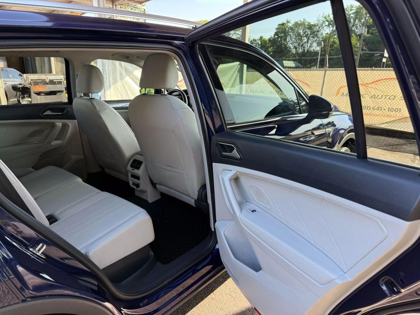 2022 Volkswagen Tiguan - Image 21
