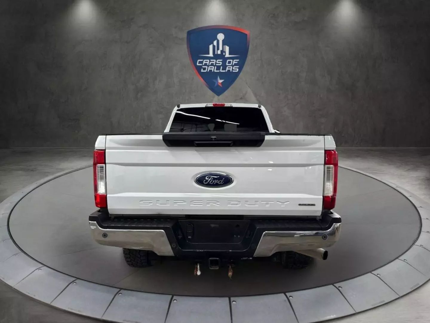 2017 Ford F250 Super Duty Crew Cab - Image 4