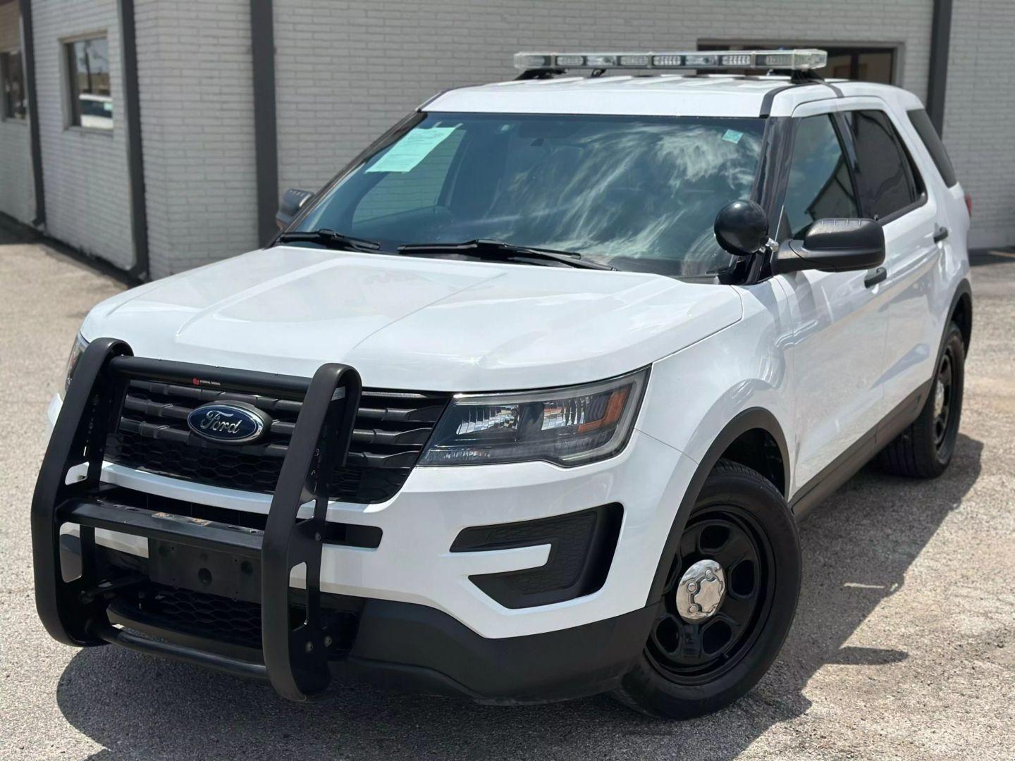 2019 Ford Explorer - Image 2