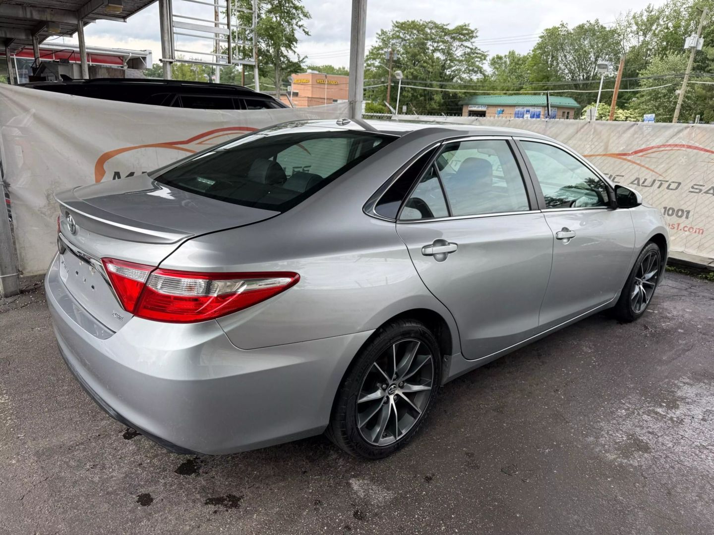 2015 Toyota Camry - Image 13