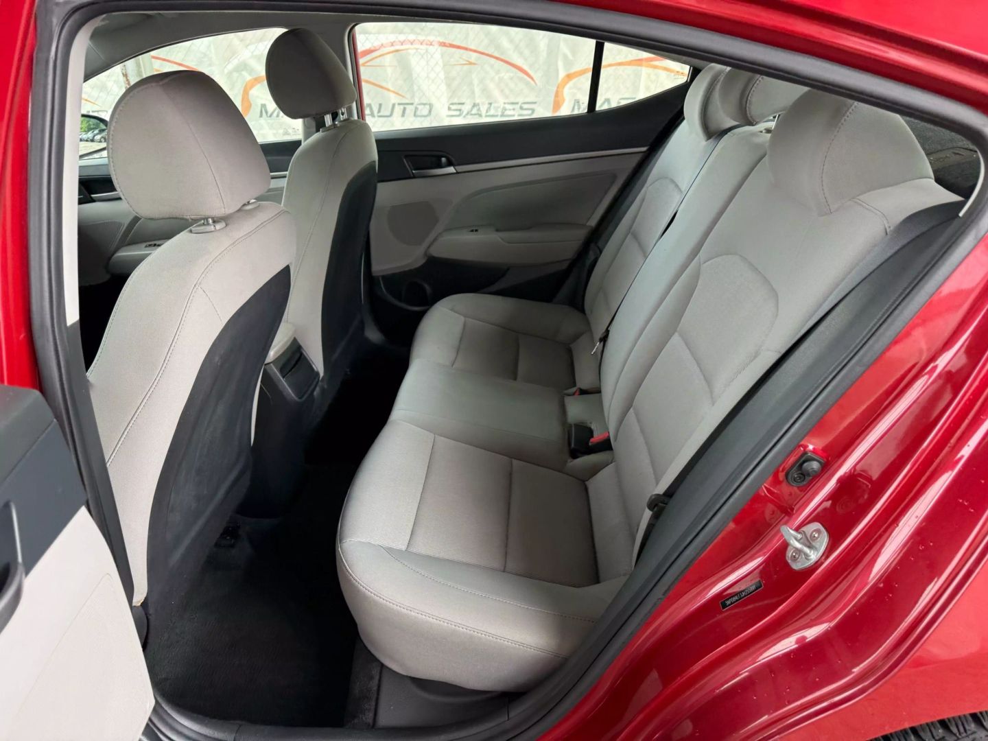 2018 Hyundai Elantra - Image 18