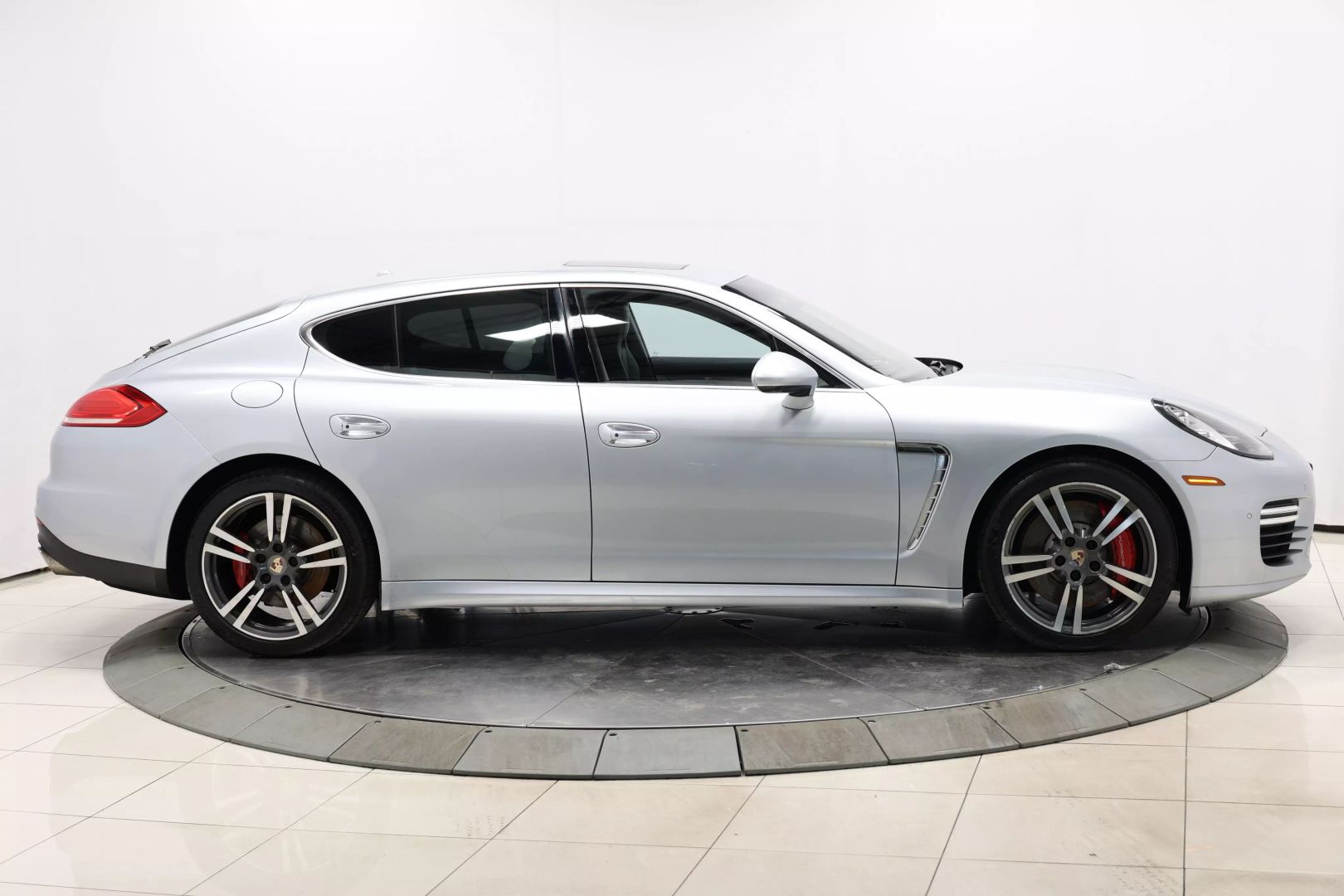 2014 Porsche Panamera - Image 76