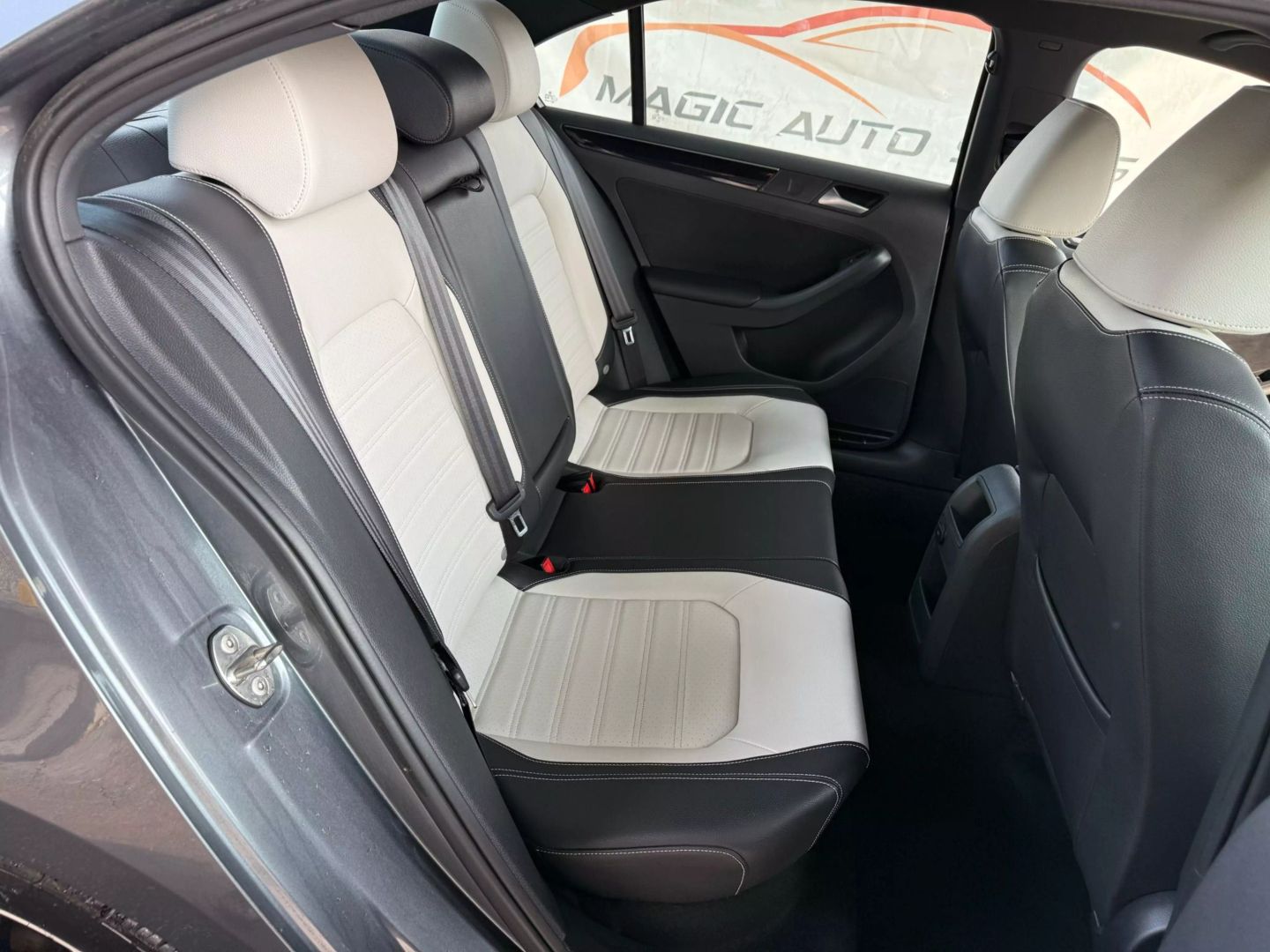 2015 Volkswagen Jetta - Image 22