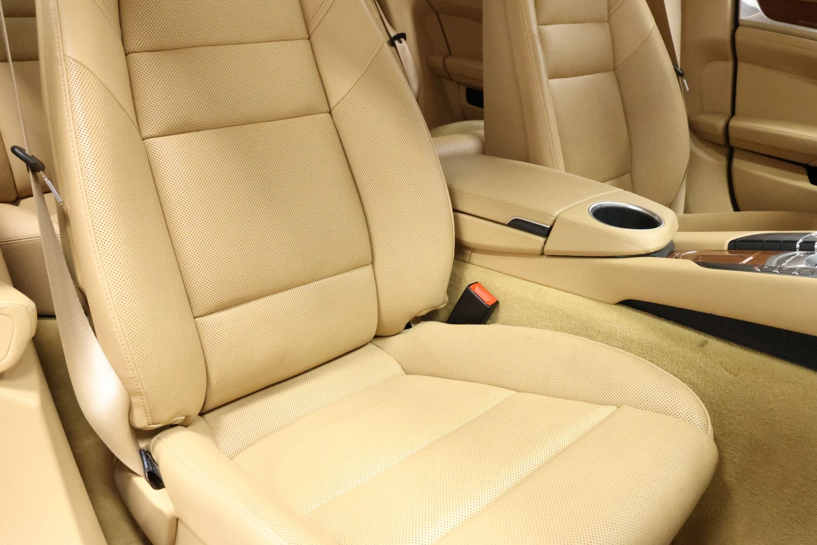 2014 Porsche Panamera - Image 106