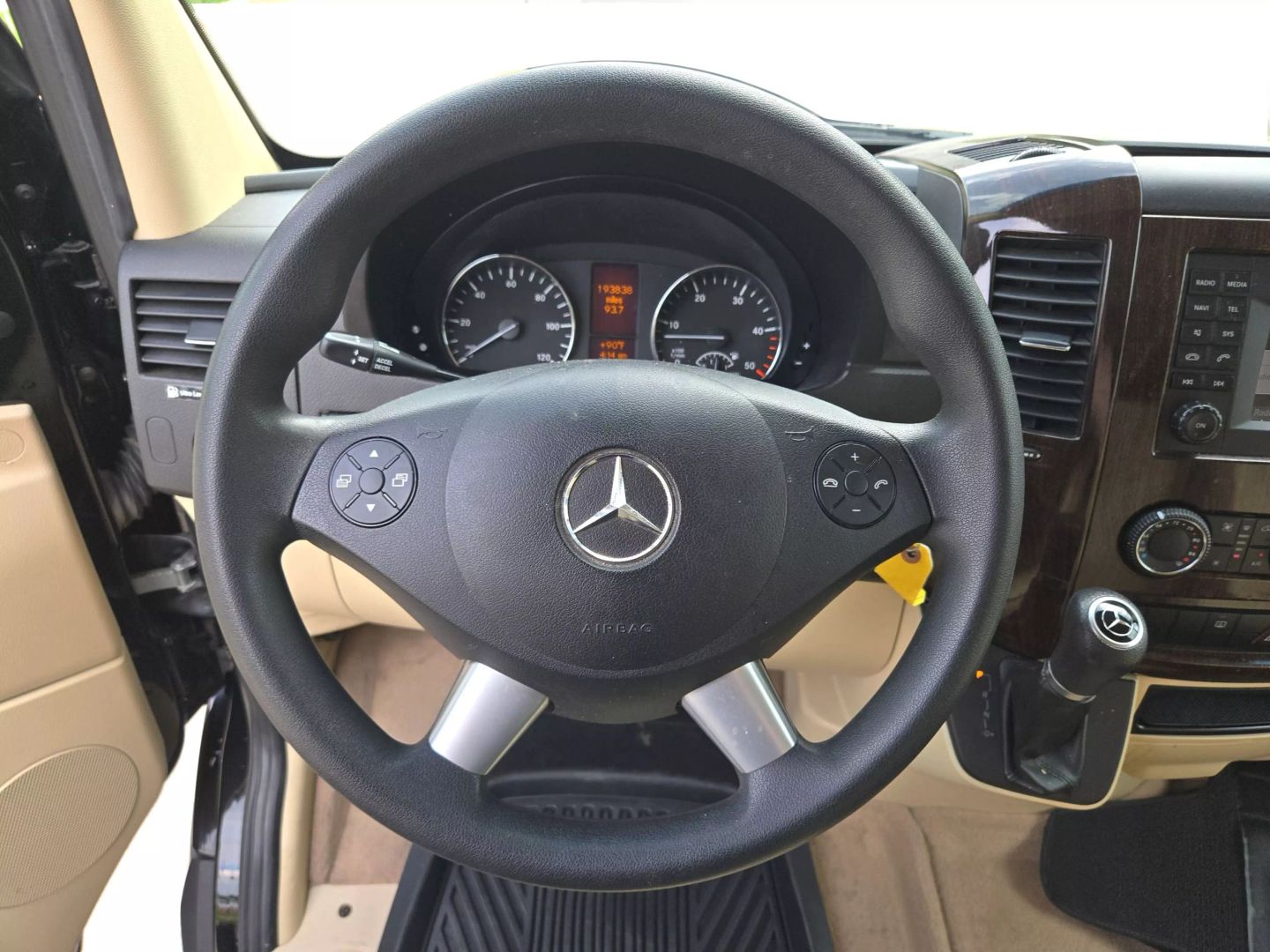 2017 Mercedes-benz Sprinter 2500 Cargo - Image 13