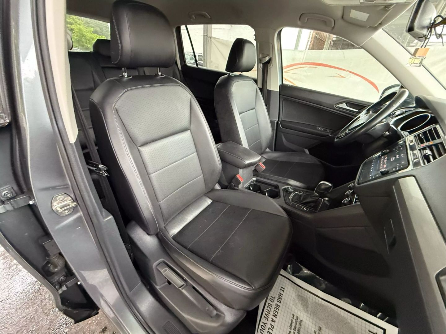 2018 Volkswagen Tiguan - Image 26
