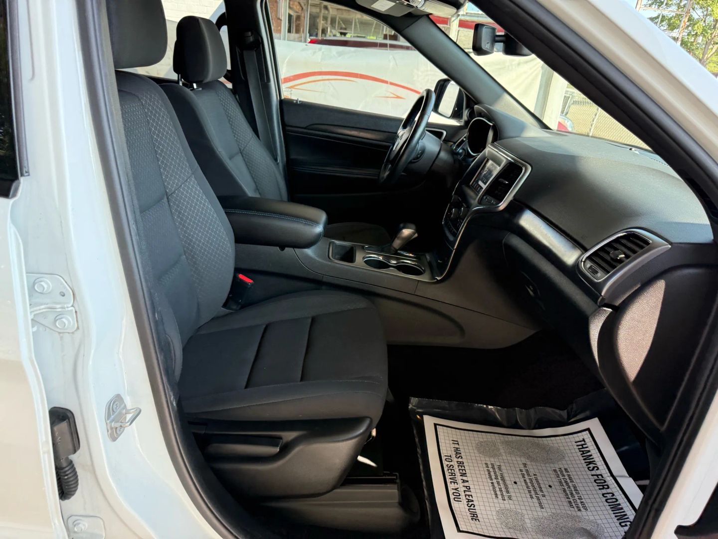 2018 Jeep Grand Cherokee - Image 25