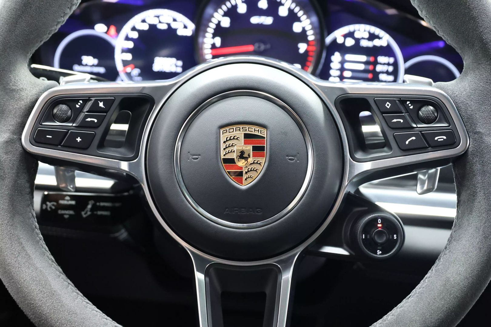 2020 Porsche Panamera - Image 27
