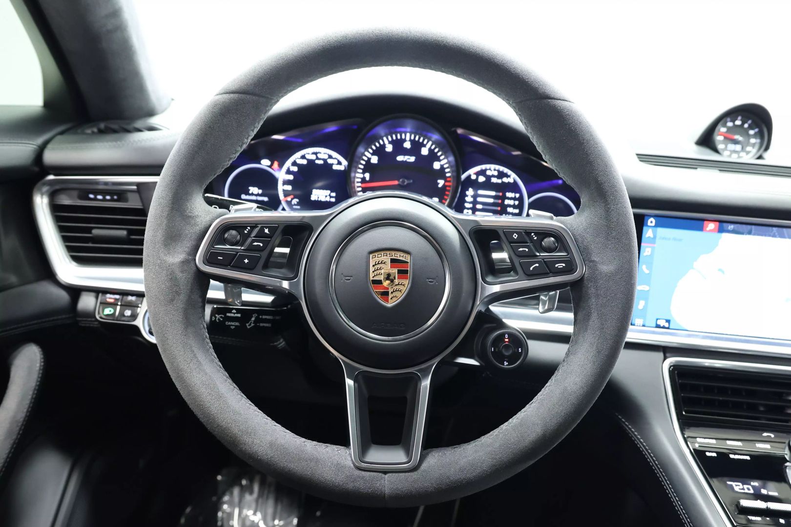 2020 Porsche Panamera - Image 23