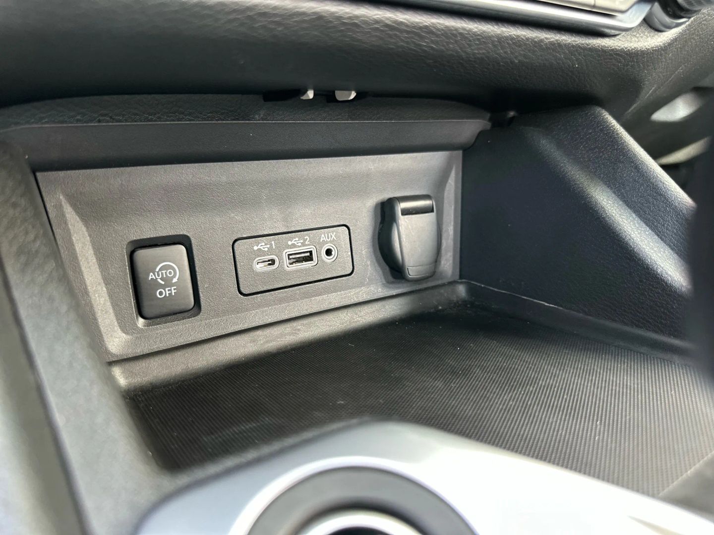 2024 NISSAN SENTRA SEDAN 4-CYL, 2.0 LITER SV SEDAN 4D