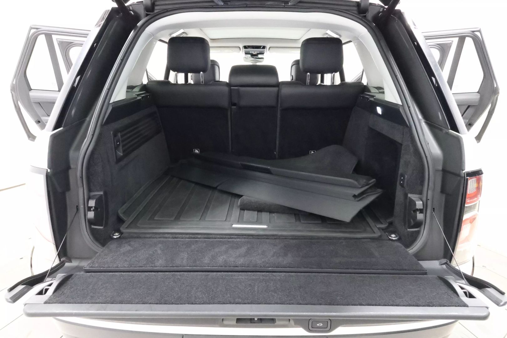 2018 Land Rover Range Rover - Image 69