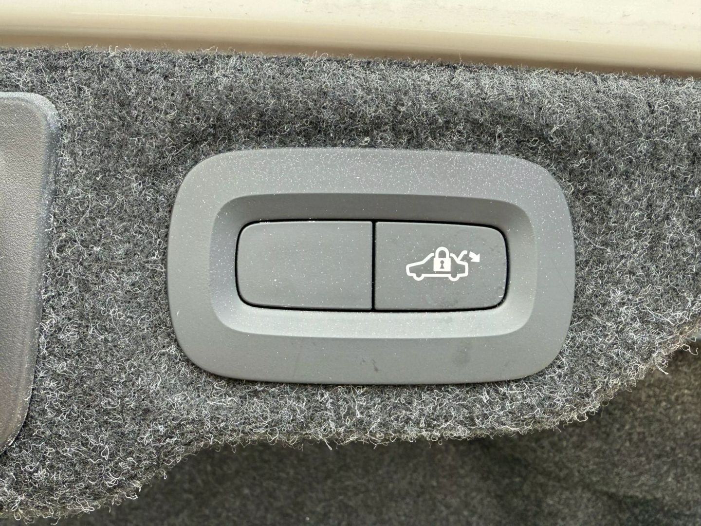 2020 Volvo S60 - Image 14