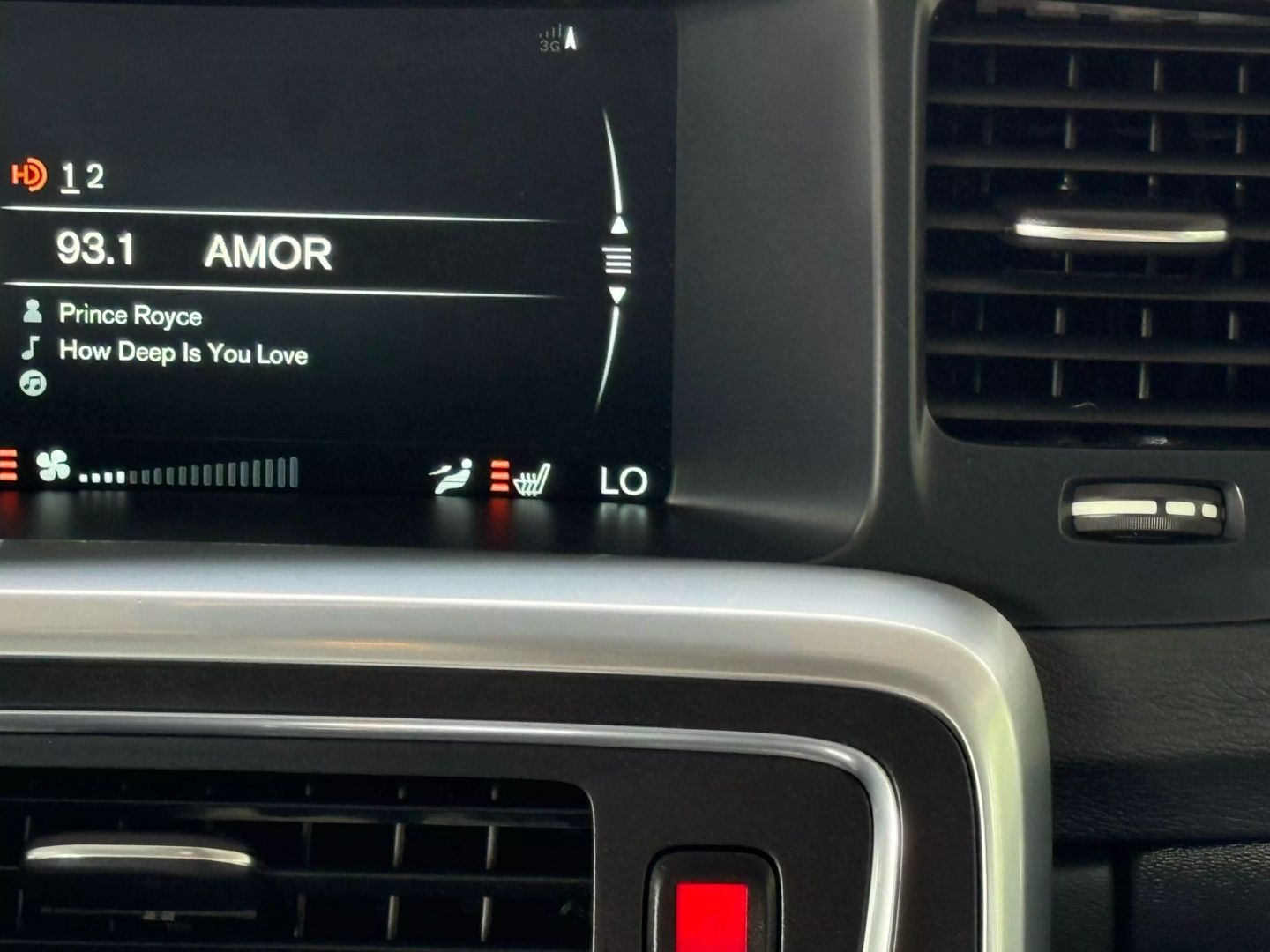 2016 Volvo S60 - Image 30