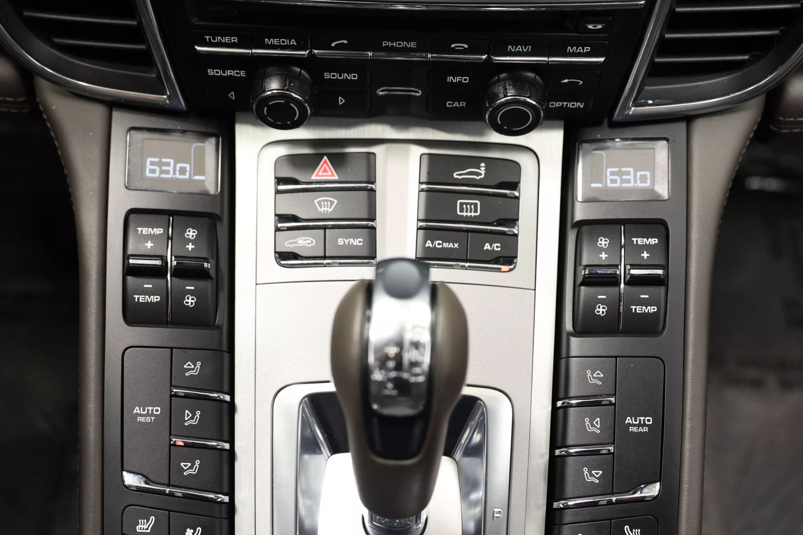 2014 Porsche Panamera - Image 43