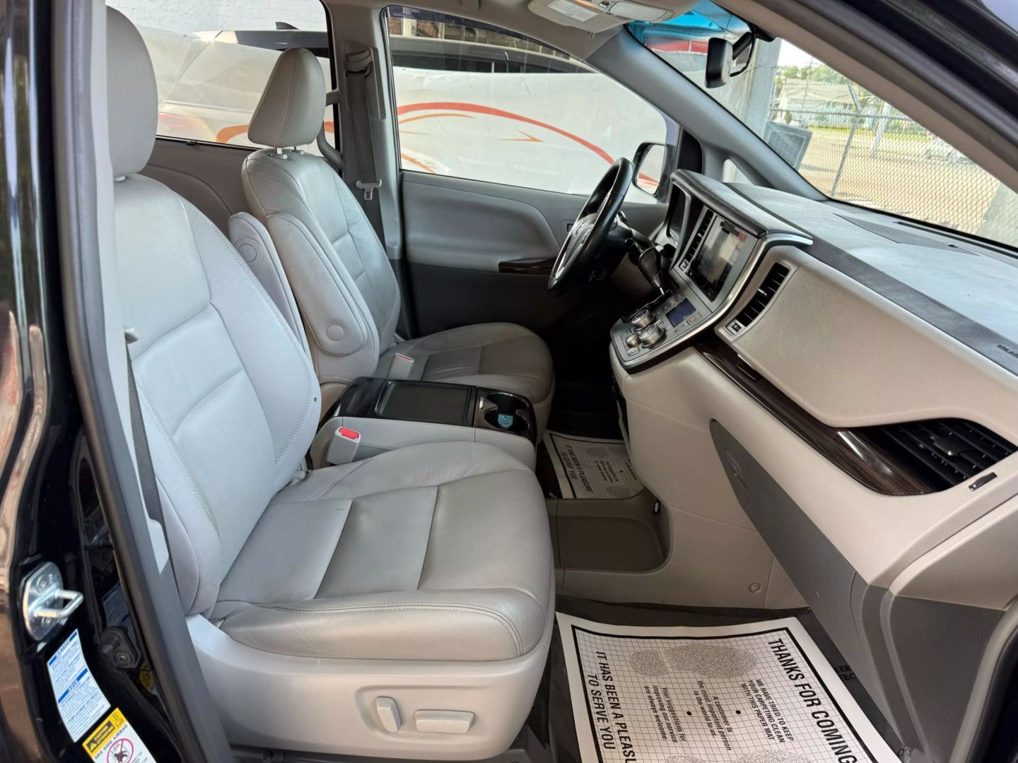 2017 Toyota Sienna - Image 23