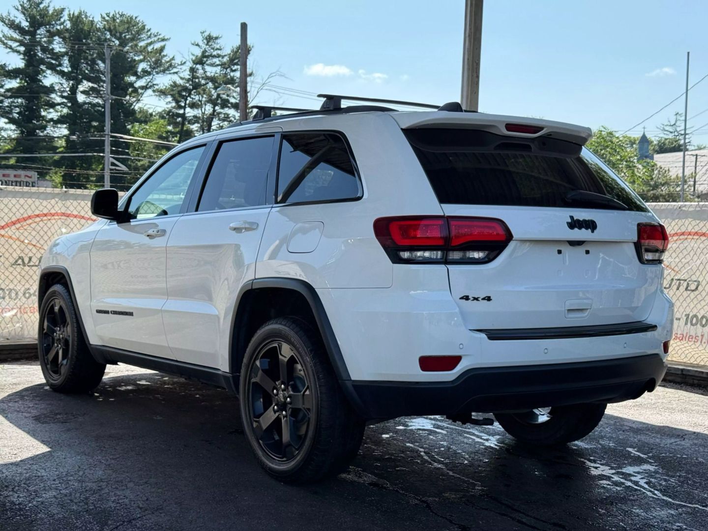 2018 Jeep Grand Cherokee - Image 9