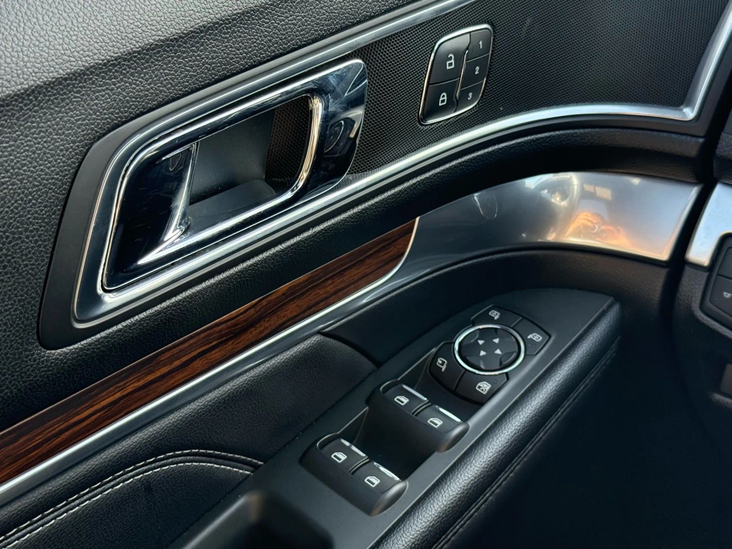 2019 Ford Explorer - Image 49