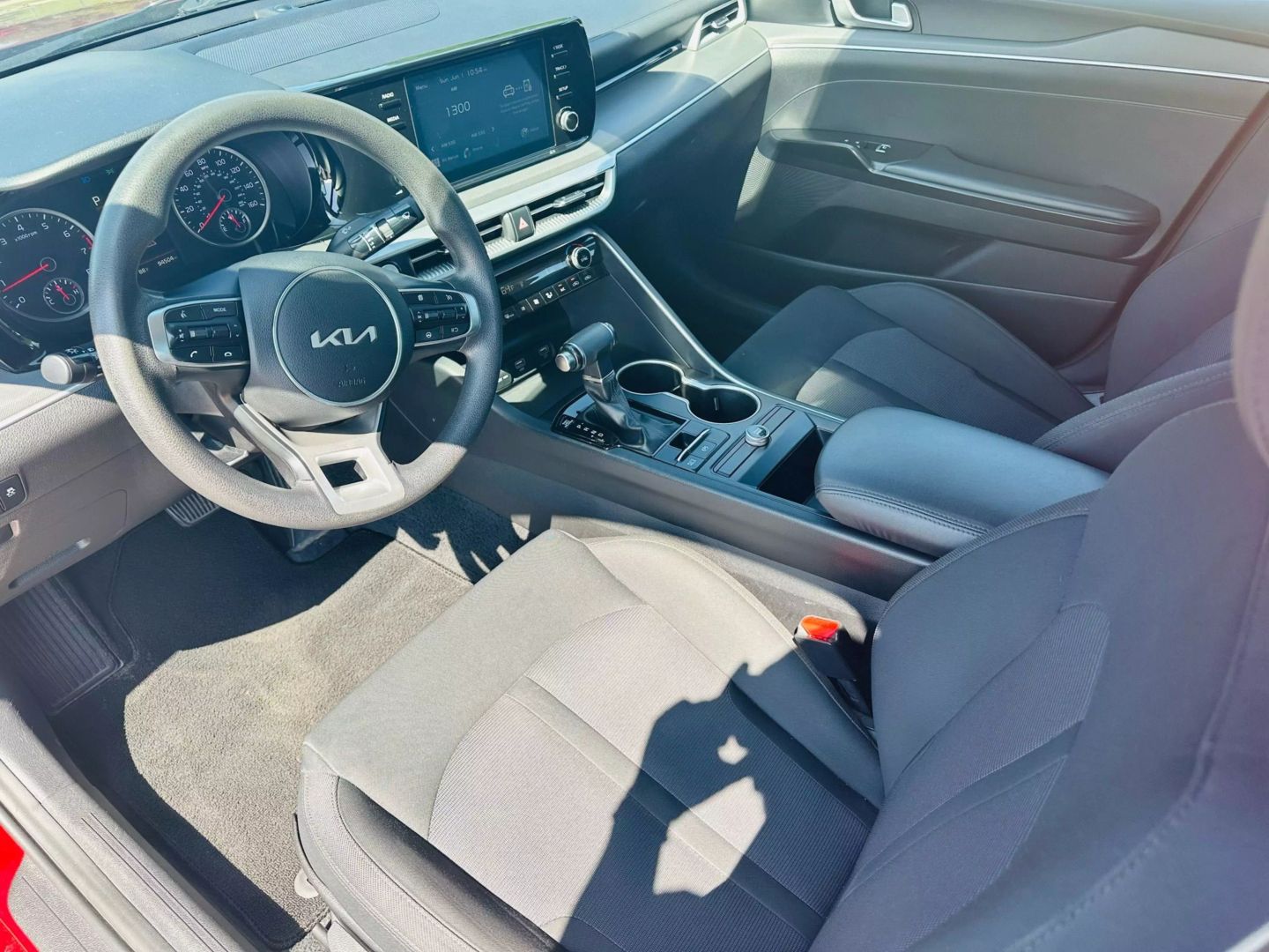 2022 Kia K5 - Image 15