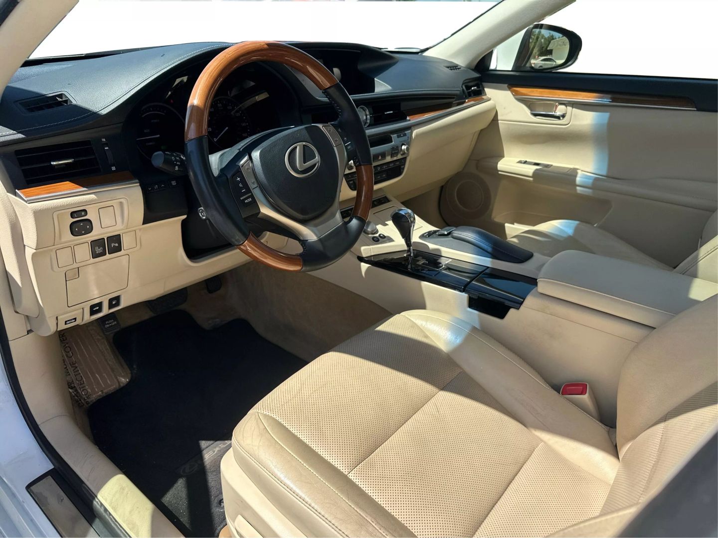 2013 LEXUS ES SEDAN 4-CYL, HYBRID, 2.5 LITER ES 300H SEDAN 4D