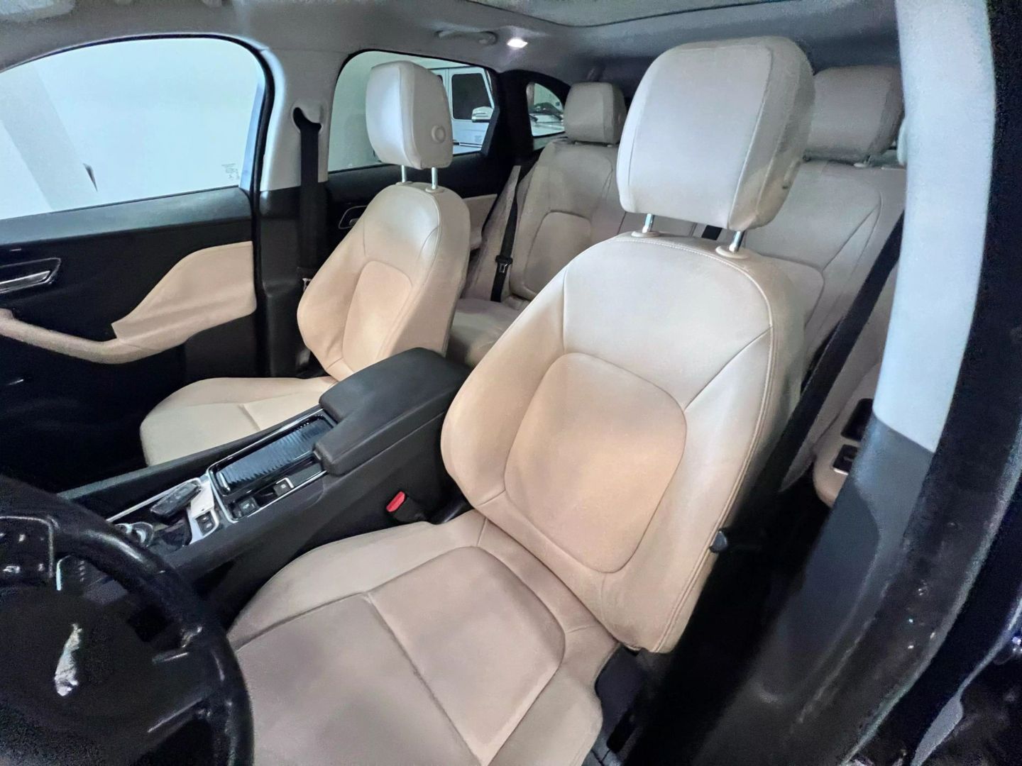 2018 Jaguar F-pace 25t Premium Sport Utility 4d - Image 9