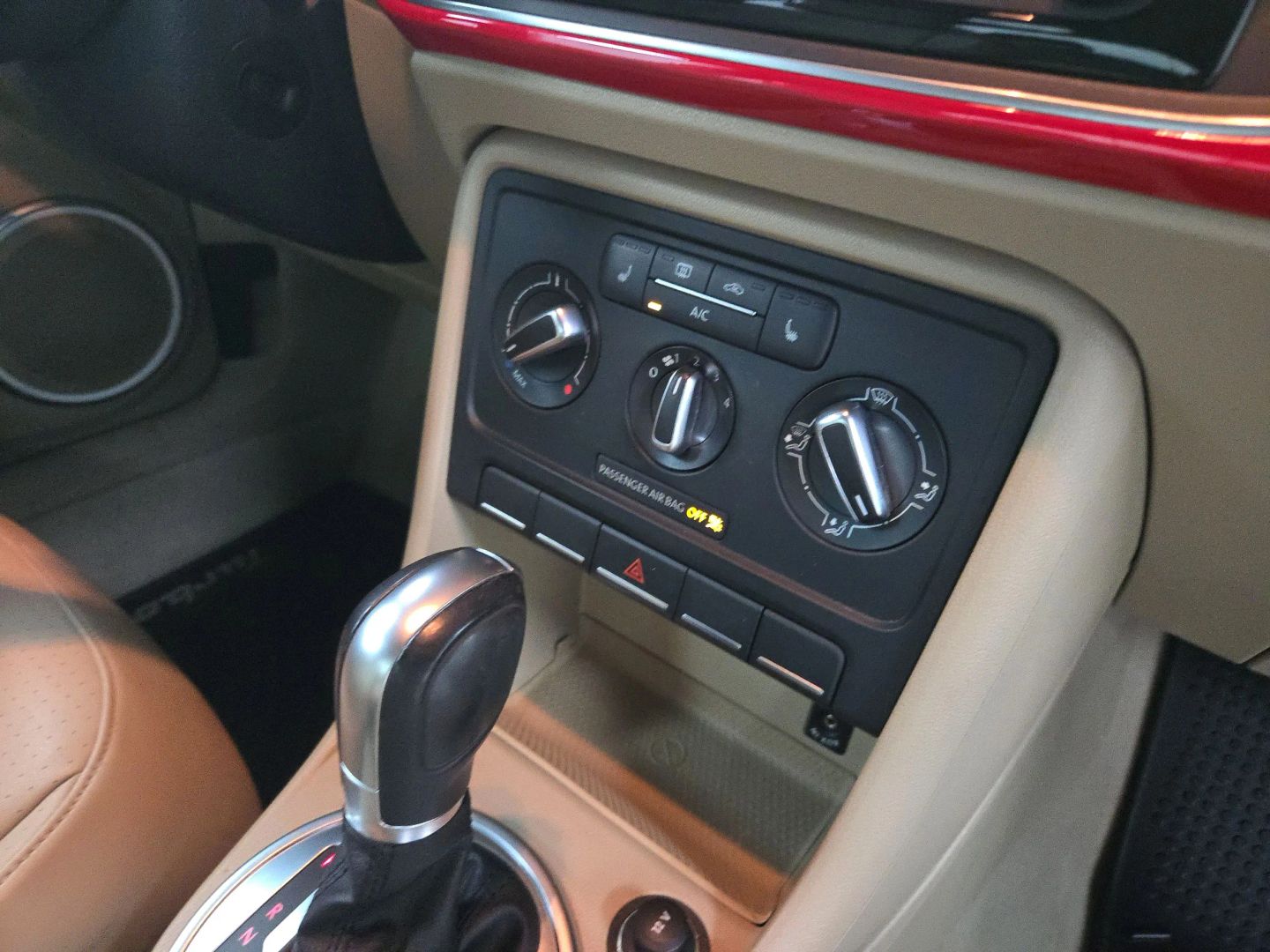 2015 Volkswagen Beetle - Image 25