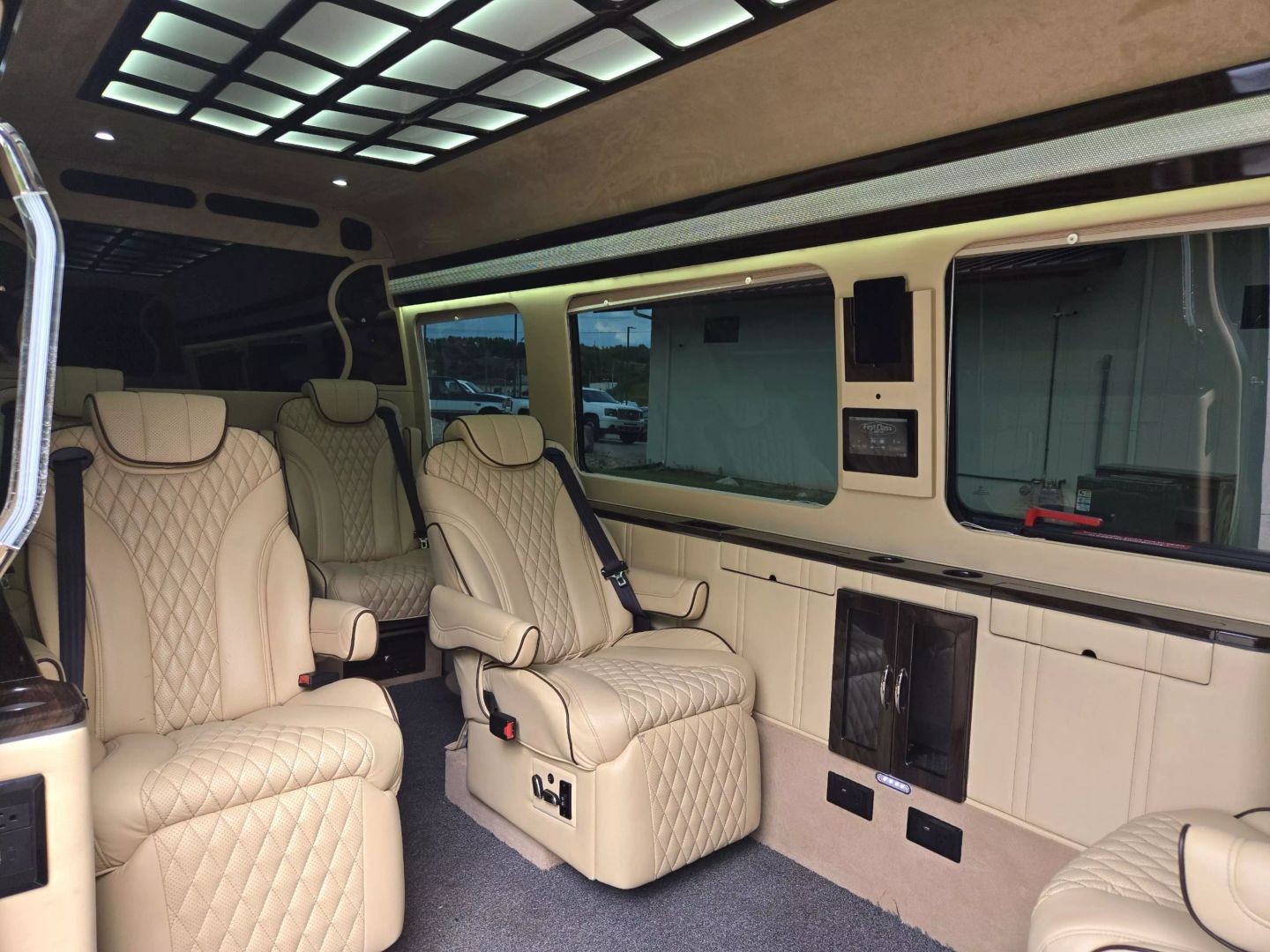 2017 Mercedes-benz Sprinter 2500 Cargo - Image 10