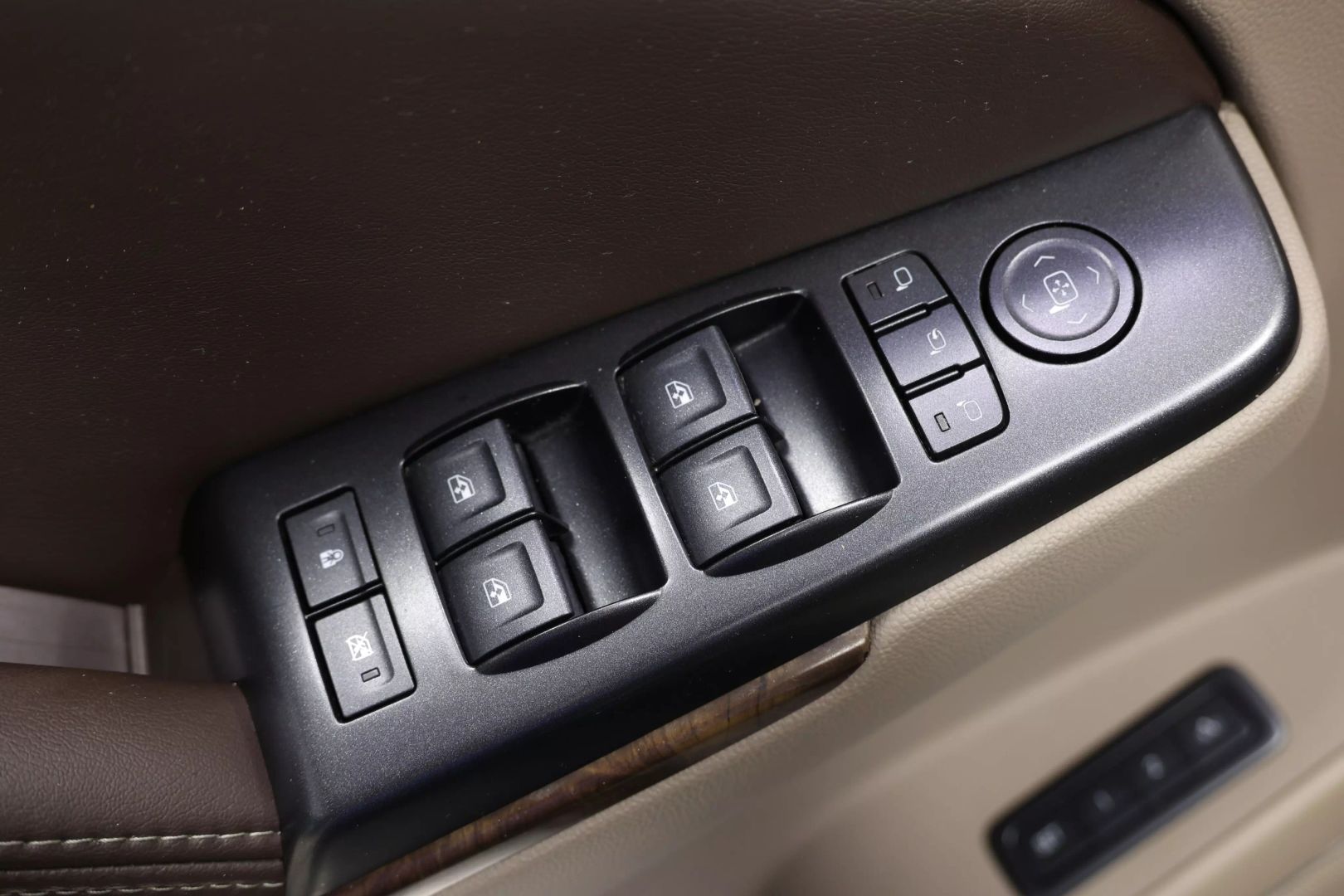 2016 Chevrolet Tahoe - Image 10