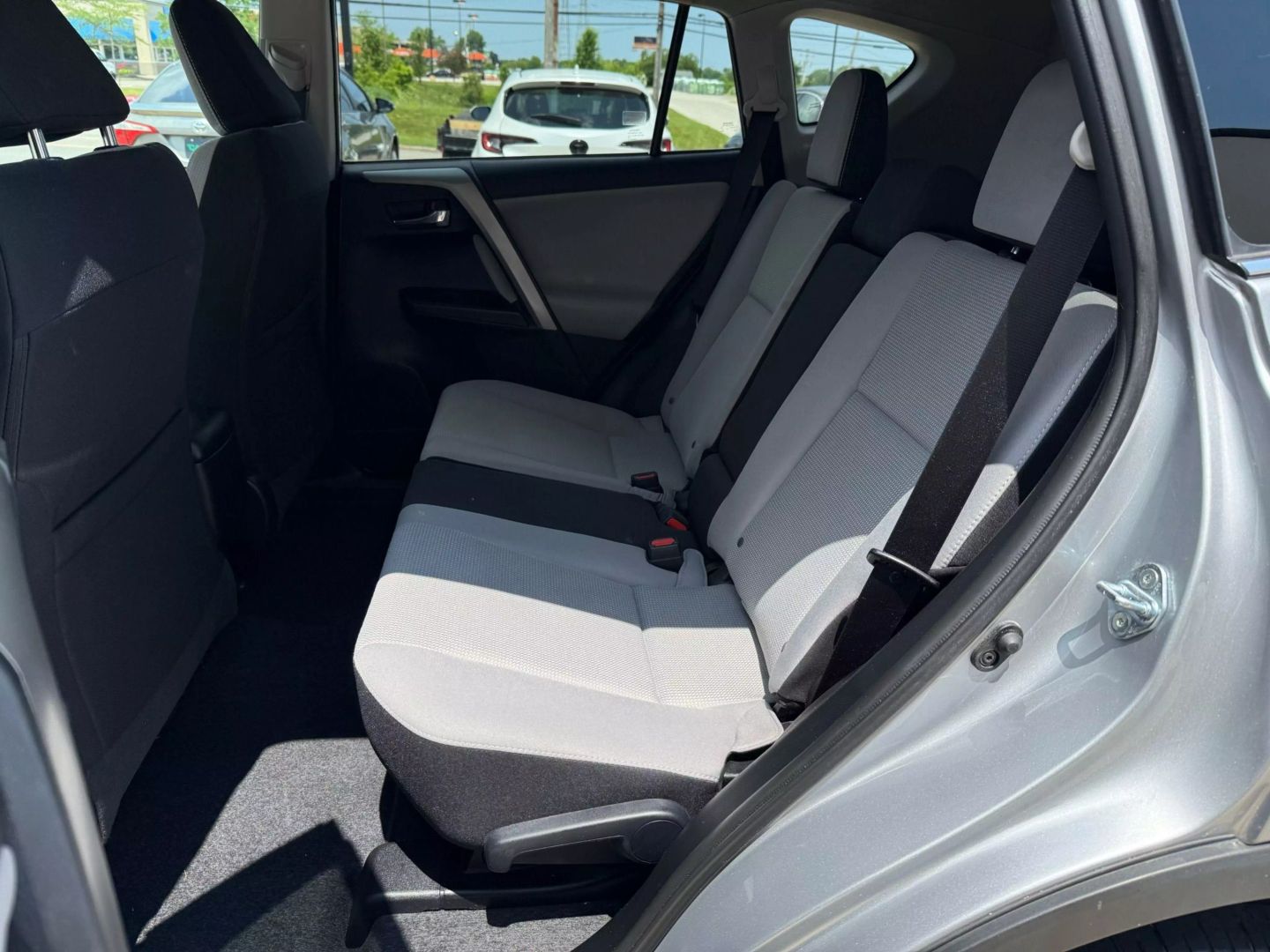 2017 Toyota Rav4 - Image 20