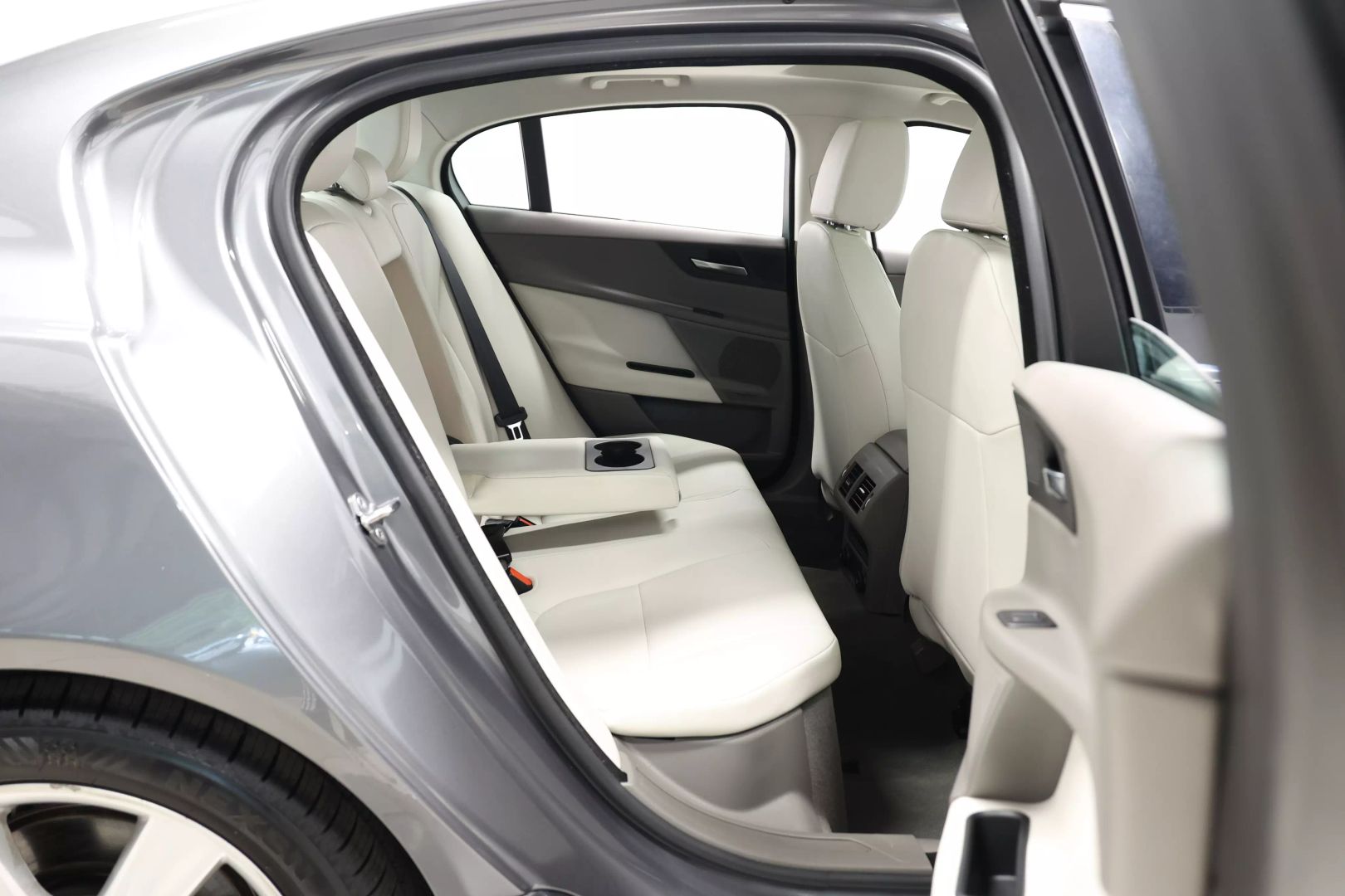 2019 Jaguar Xe - Image 70