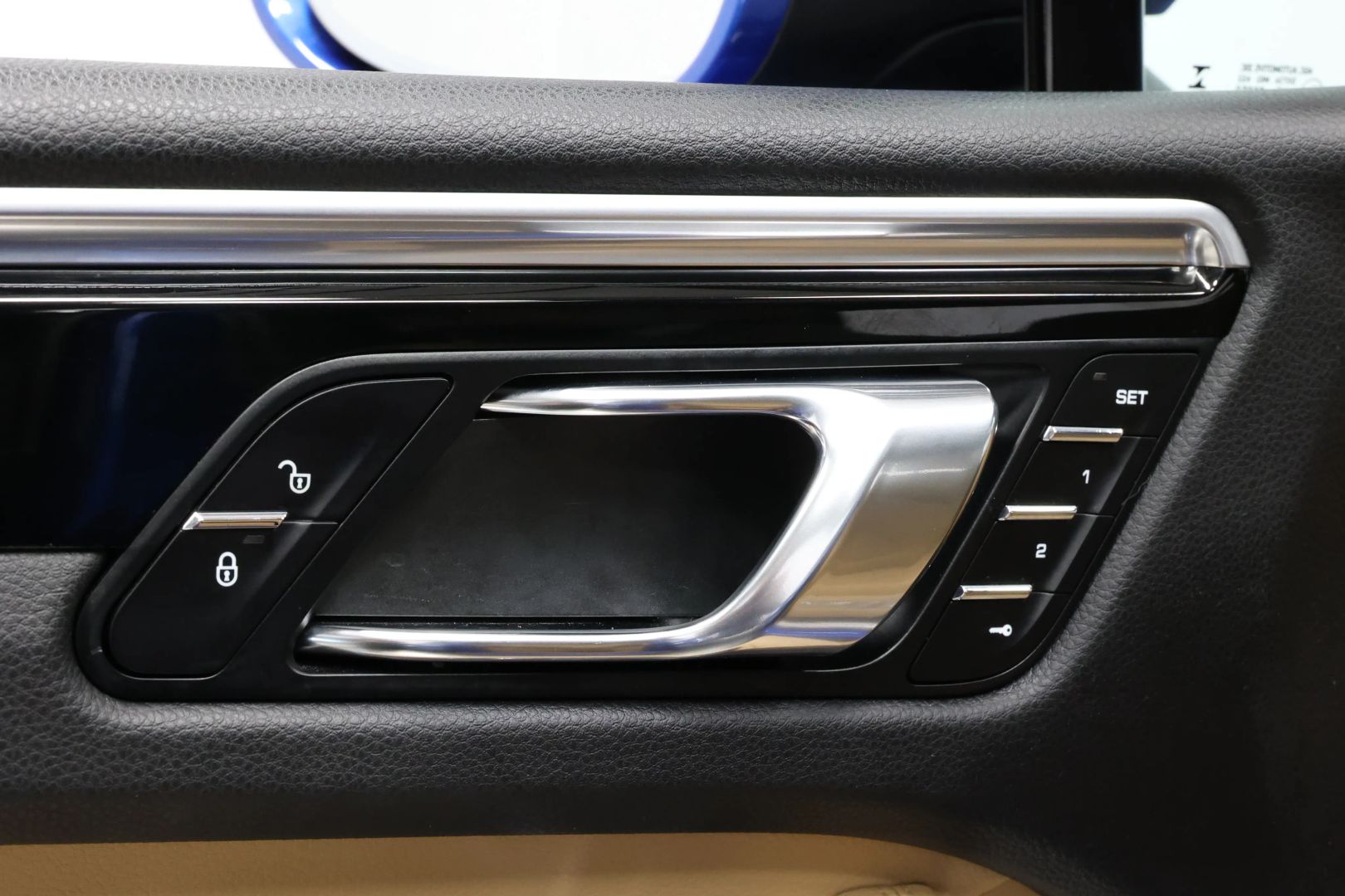 2017 Porsche Macan - Image 11
