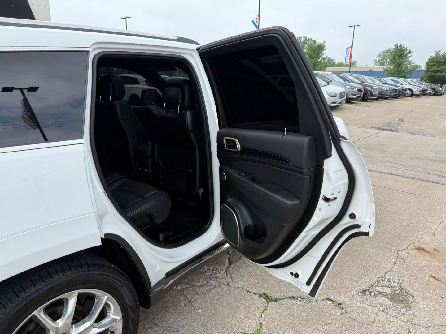 2014 Jeep Grand Cherokee - Image 23