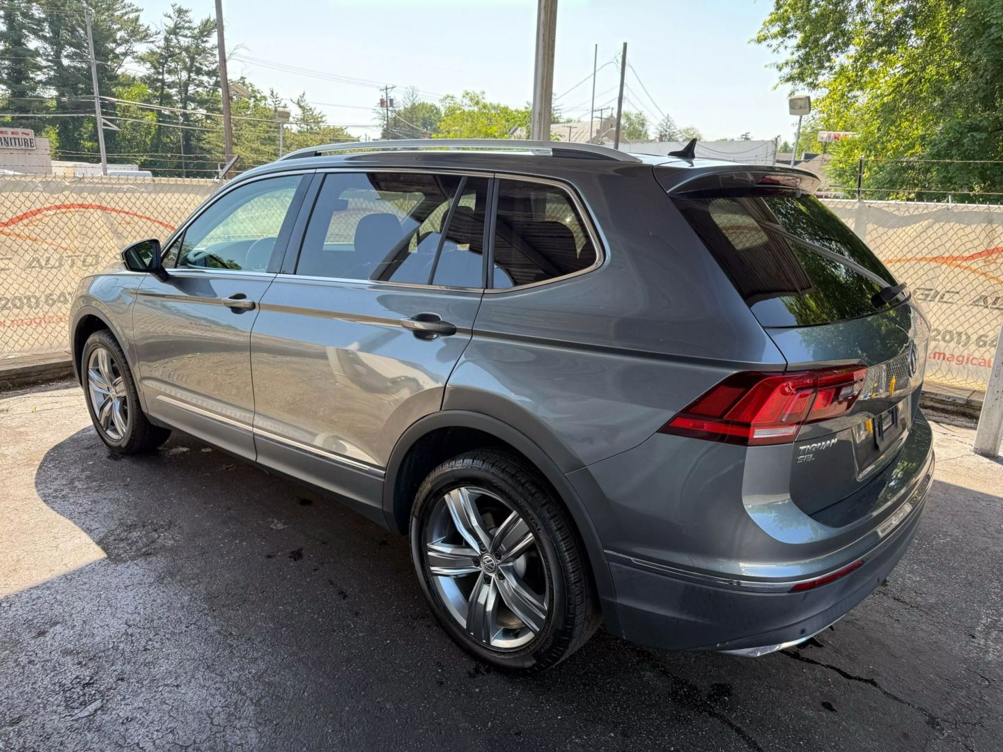 2020 Volkswagen Tiguan - Image 13