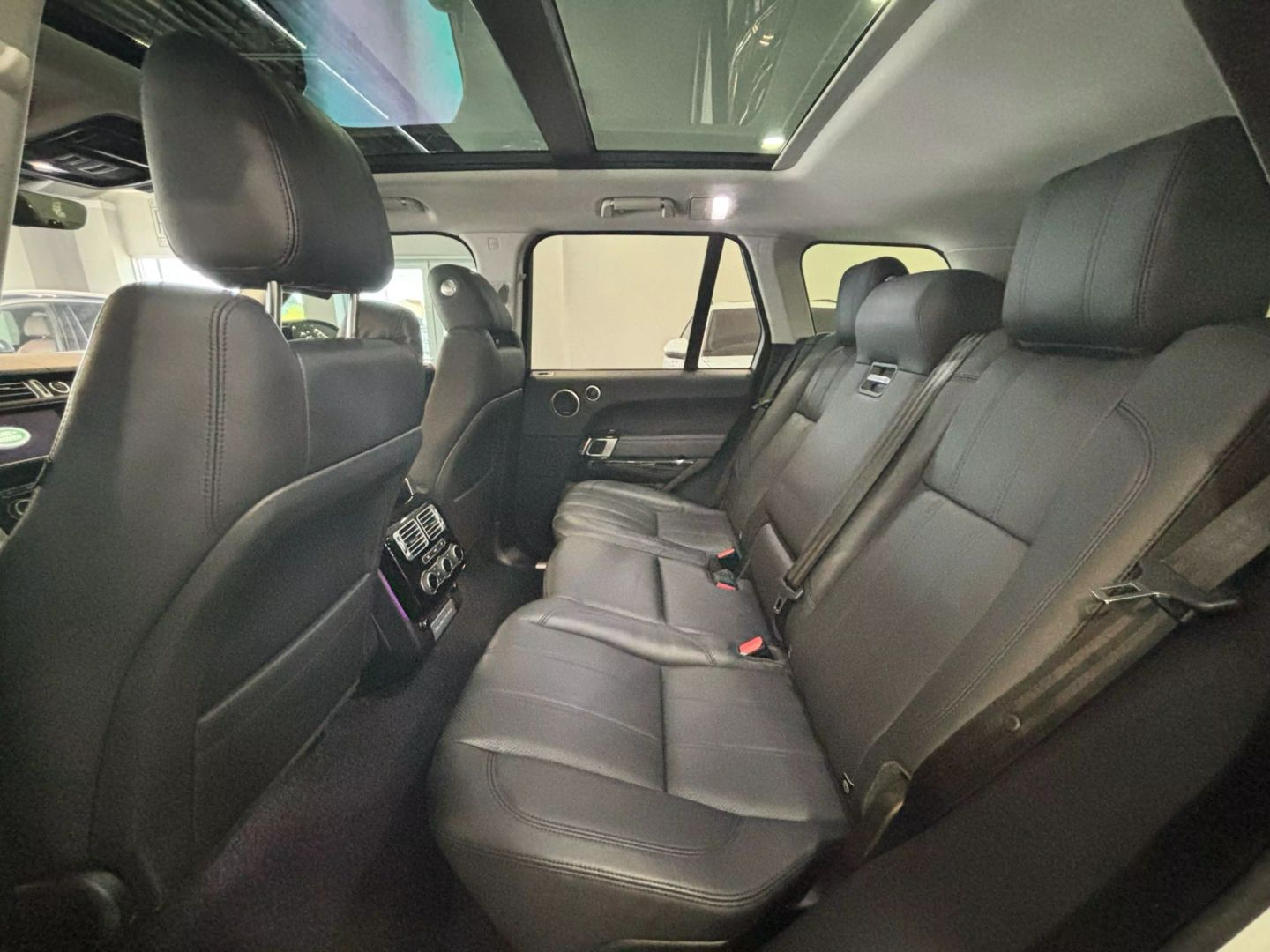 2017 Land Rover Range Rover Hse Sport Utility 4d - Image 12