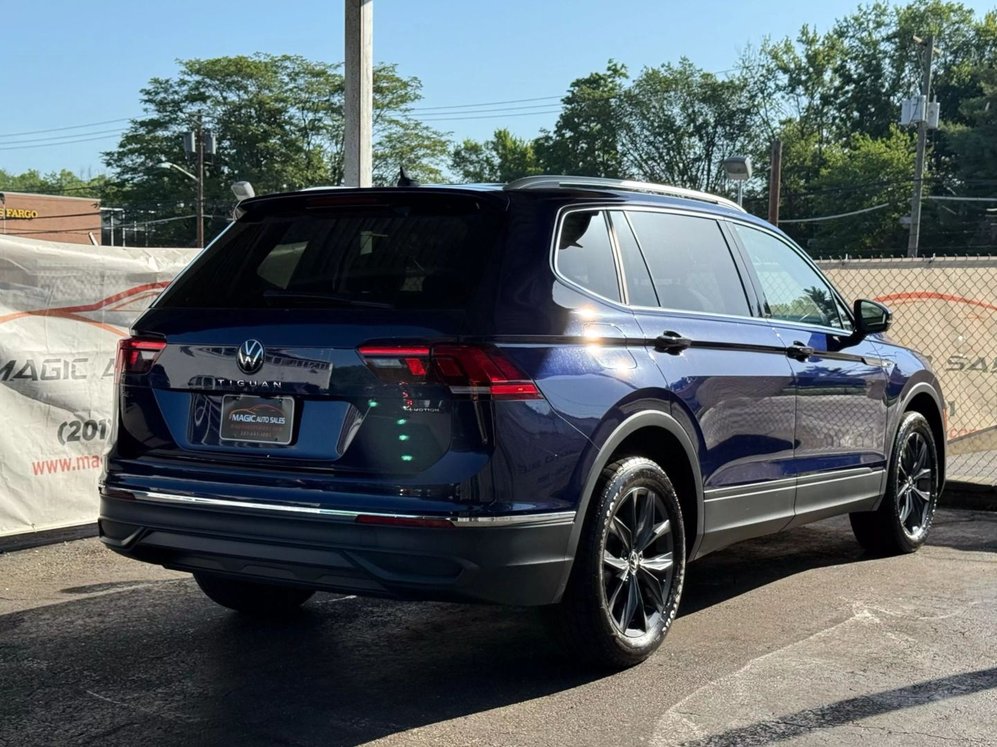 2022 Volkswagen Tiguan - Image 11