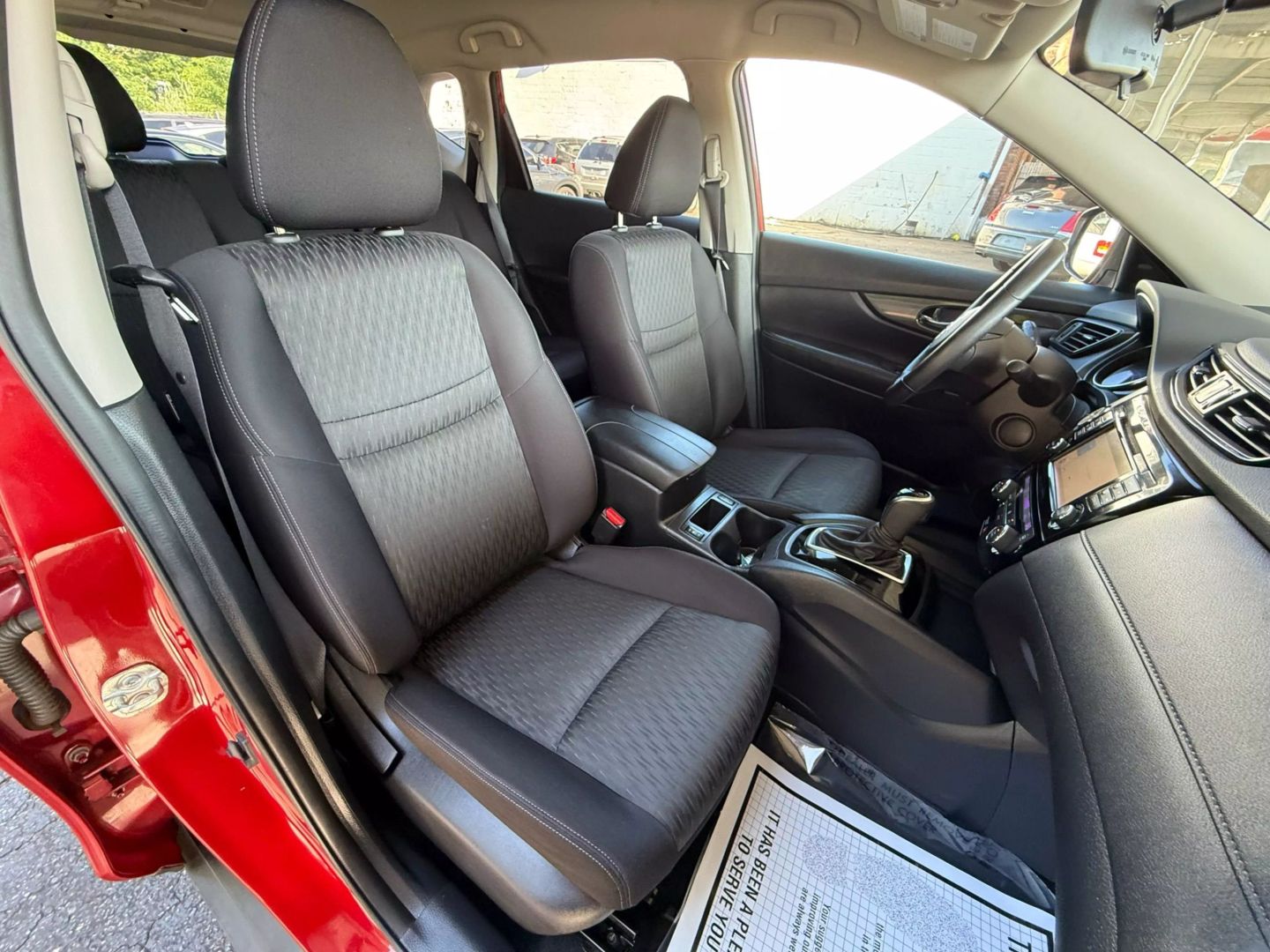 2017 Nissan Rogue - Image 26