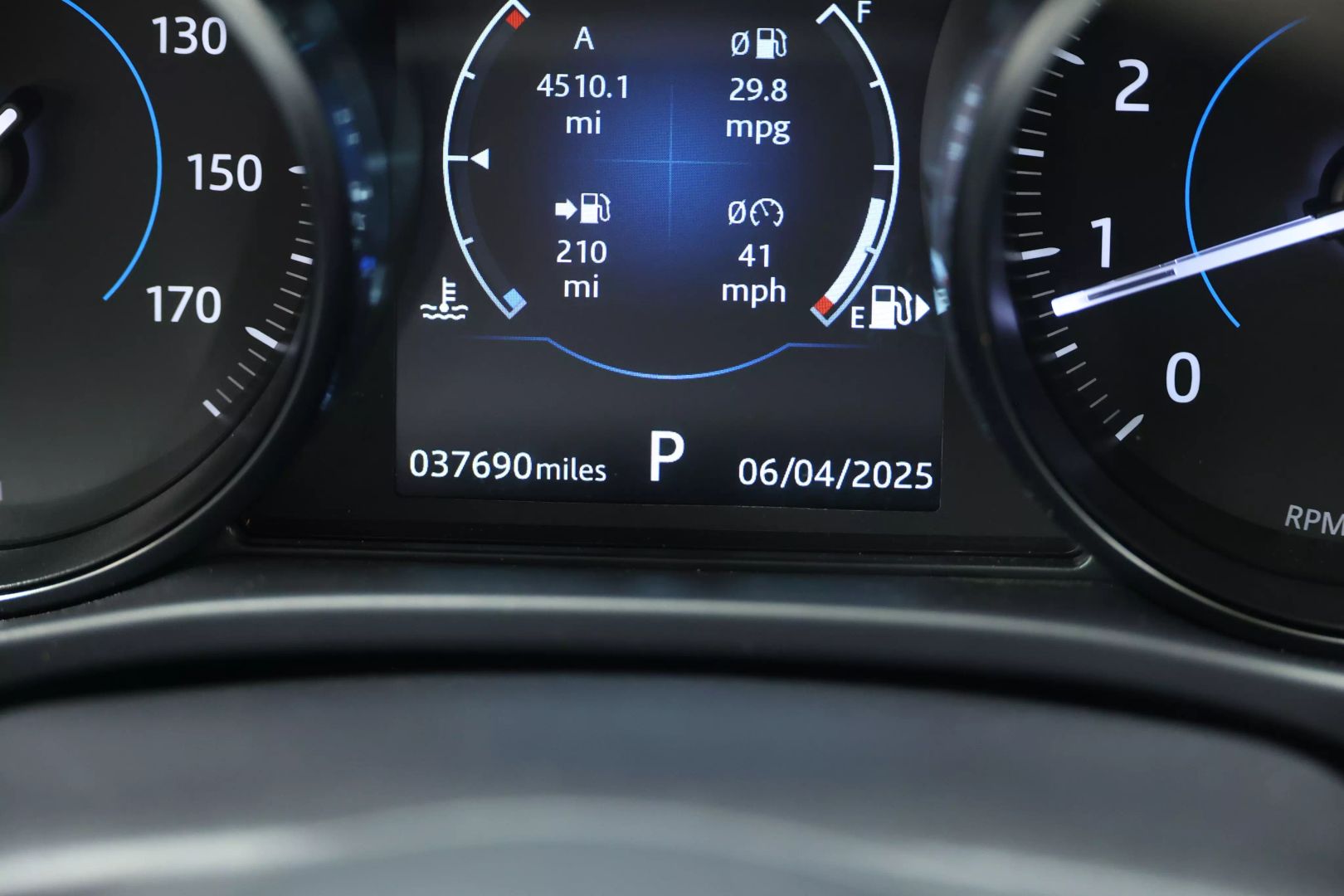 2019 Jaguar Xe - Image 30