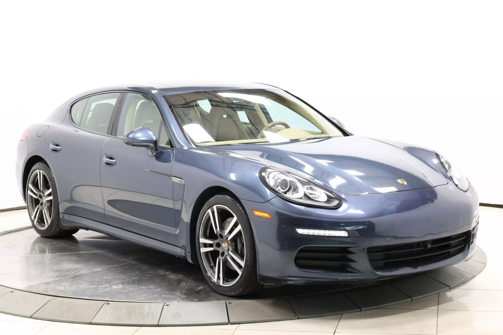 2014 Porsche Panamera - Image 112