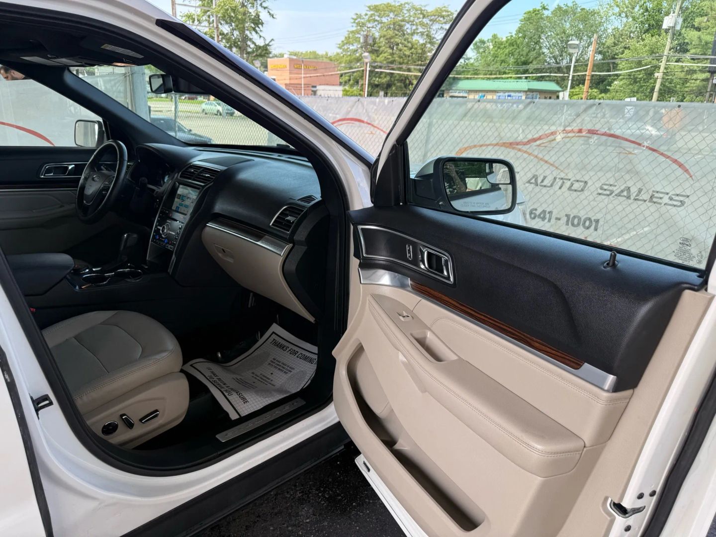 2018 Ford Explorer - Image 25