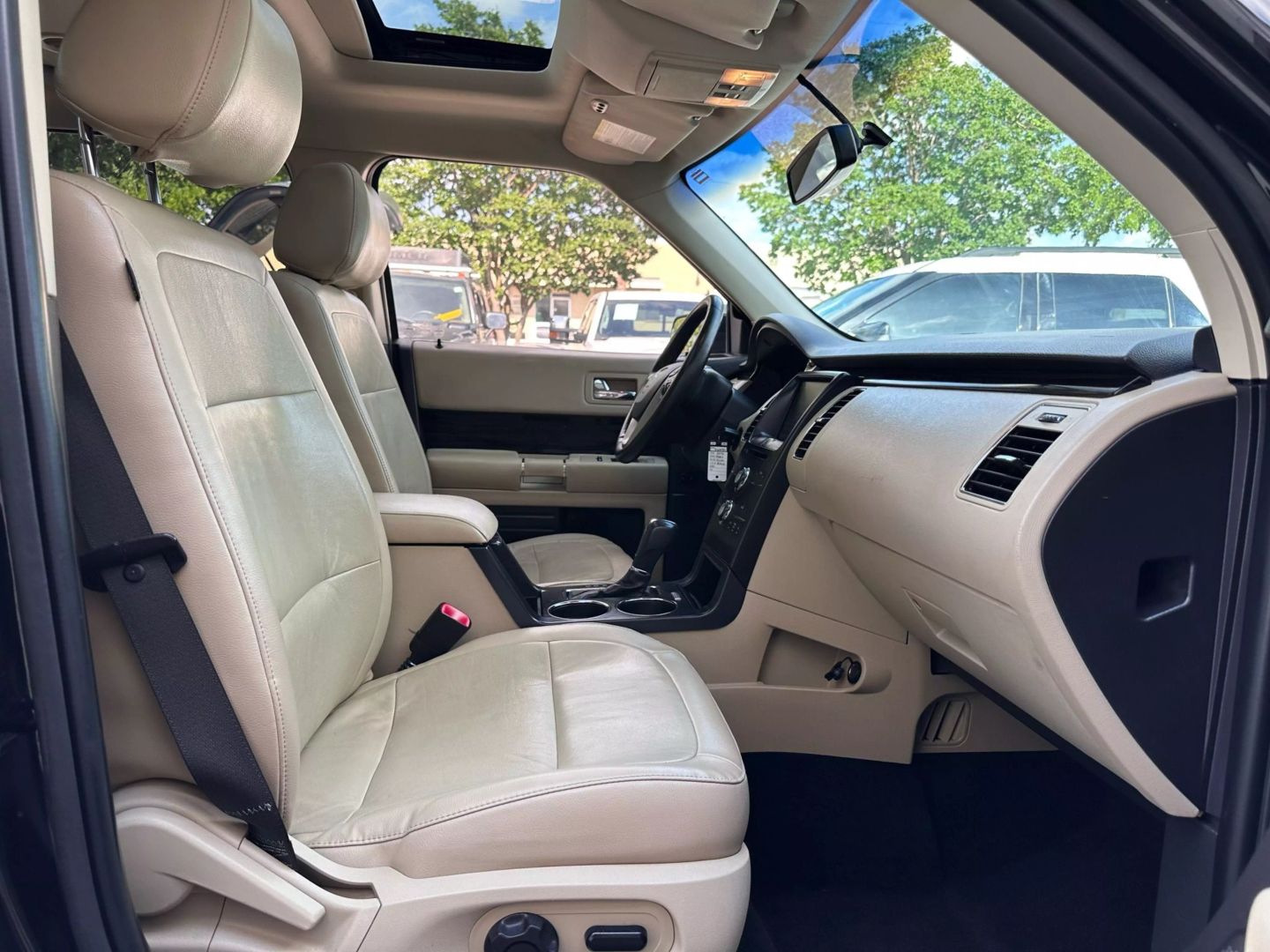 2014 Ford Flex - Image 25