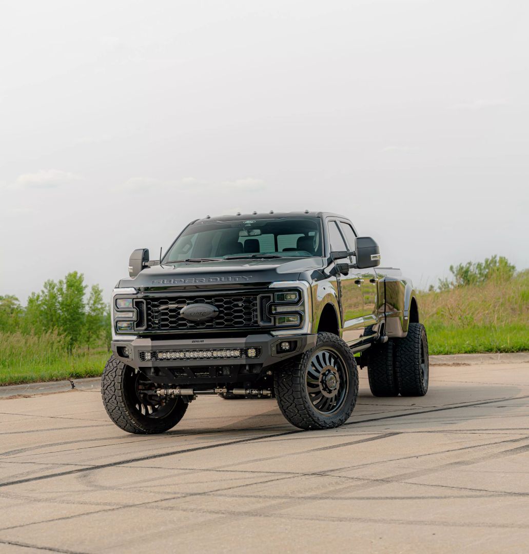 2024 Ford F350 Super Duty Crew Cab - Image 2