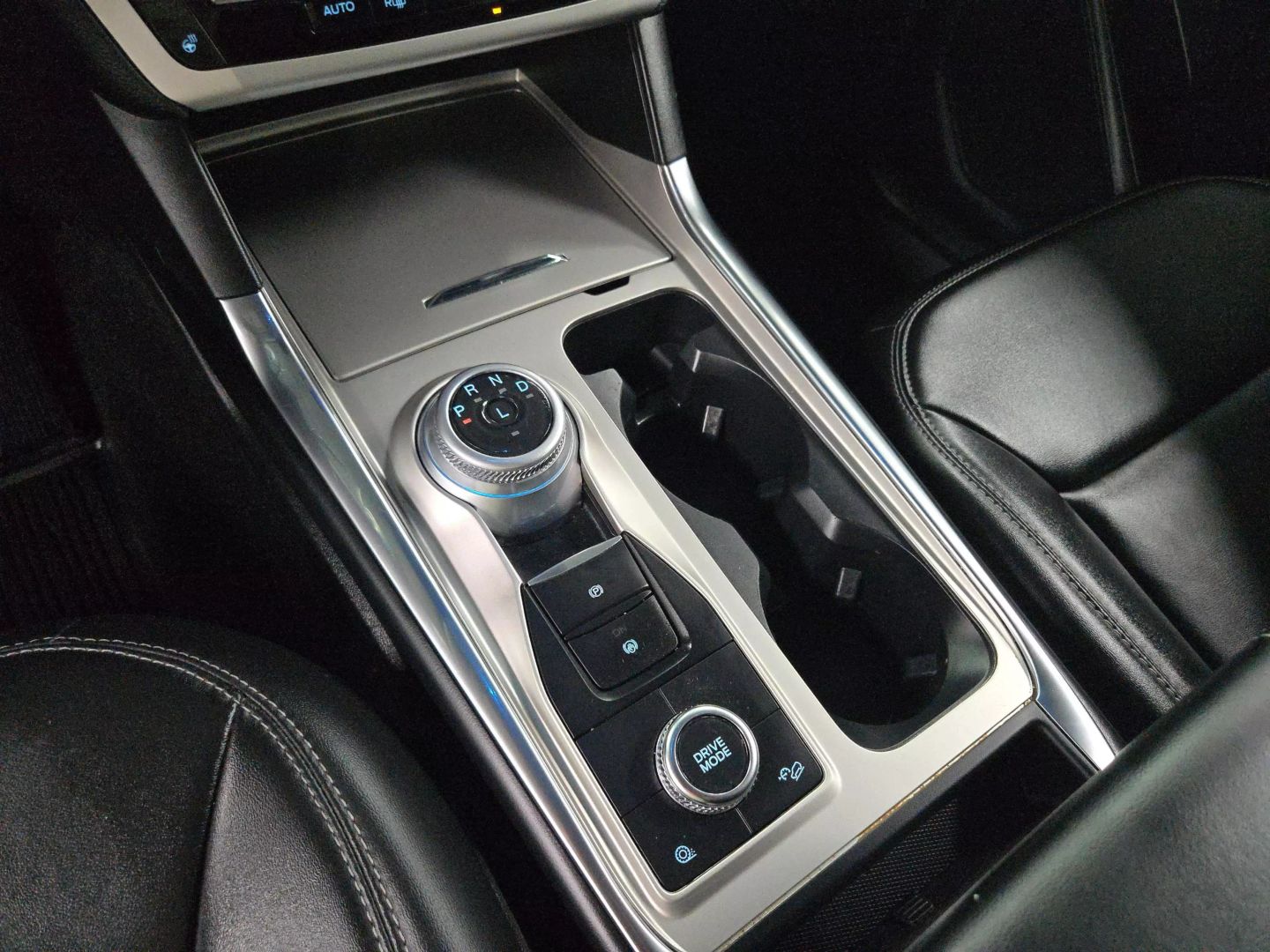 2022 Ford Explorer - Image 15