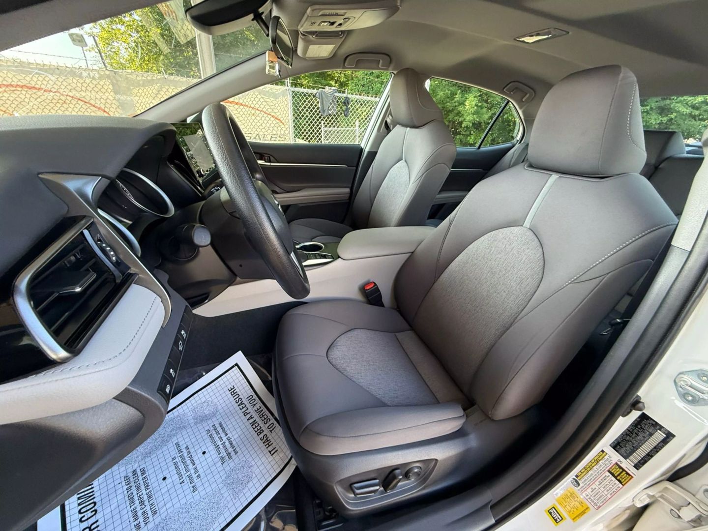 2022 Toyota Camry Hybrid - Image 16